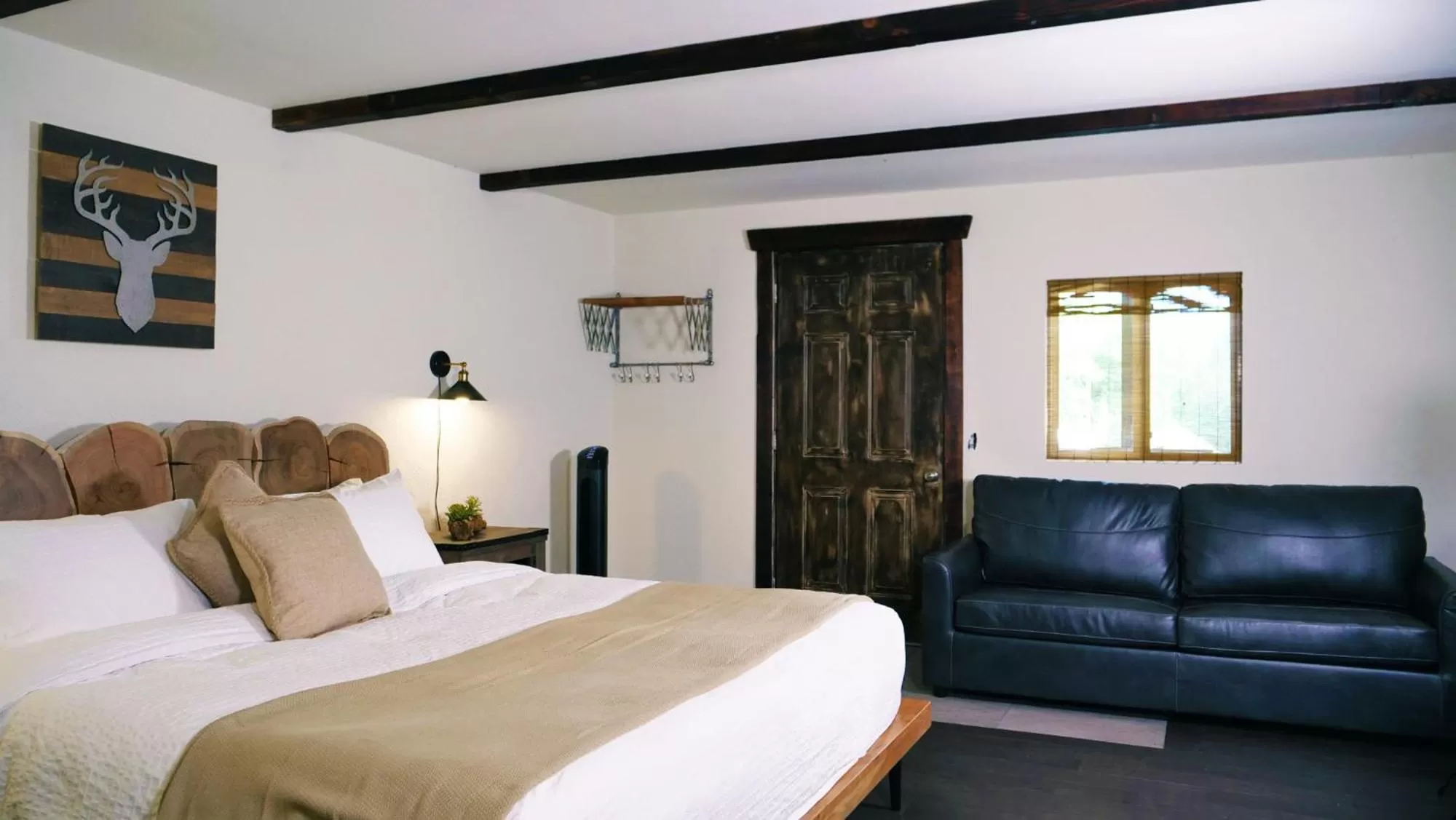 Room with 1 King Bed and Sofabed in Paradise Village