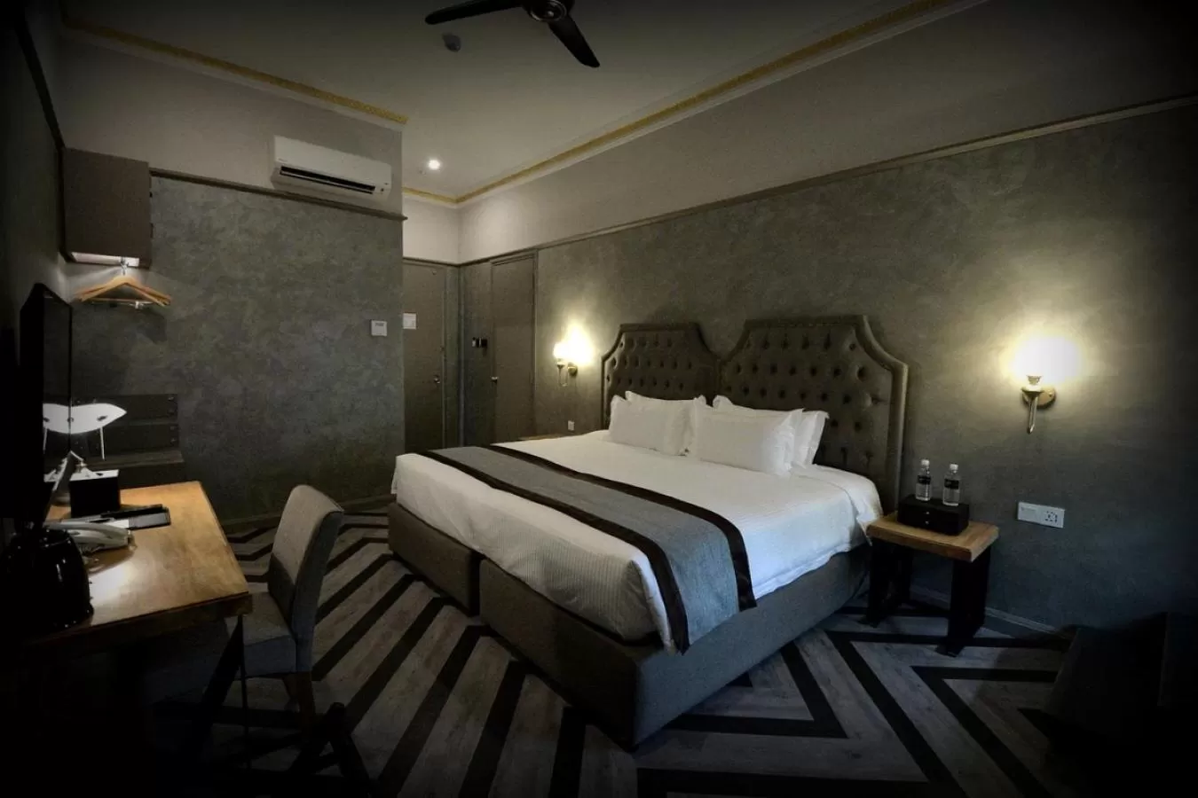 Premier King with Balcony in 1969 Business Suites @ Ipoh Garden