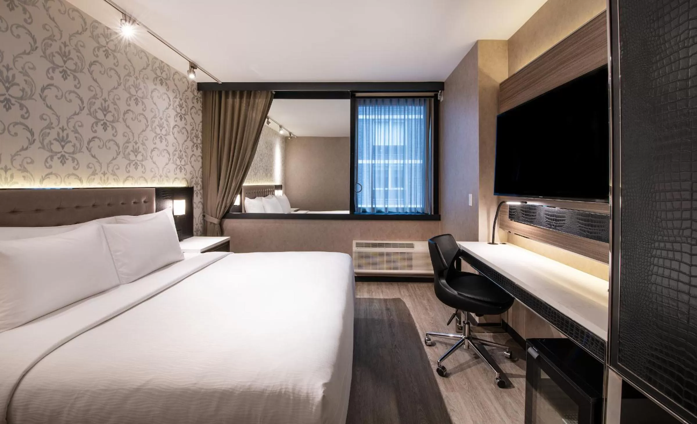 Standard King ADA Guest Room in Aliz Hotel Times Square