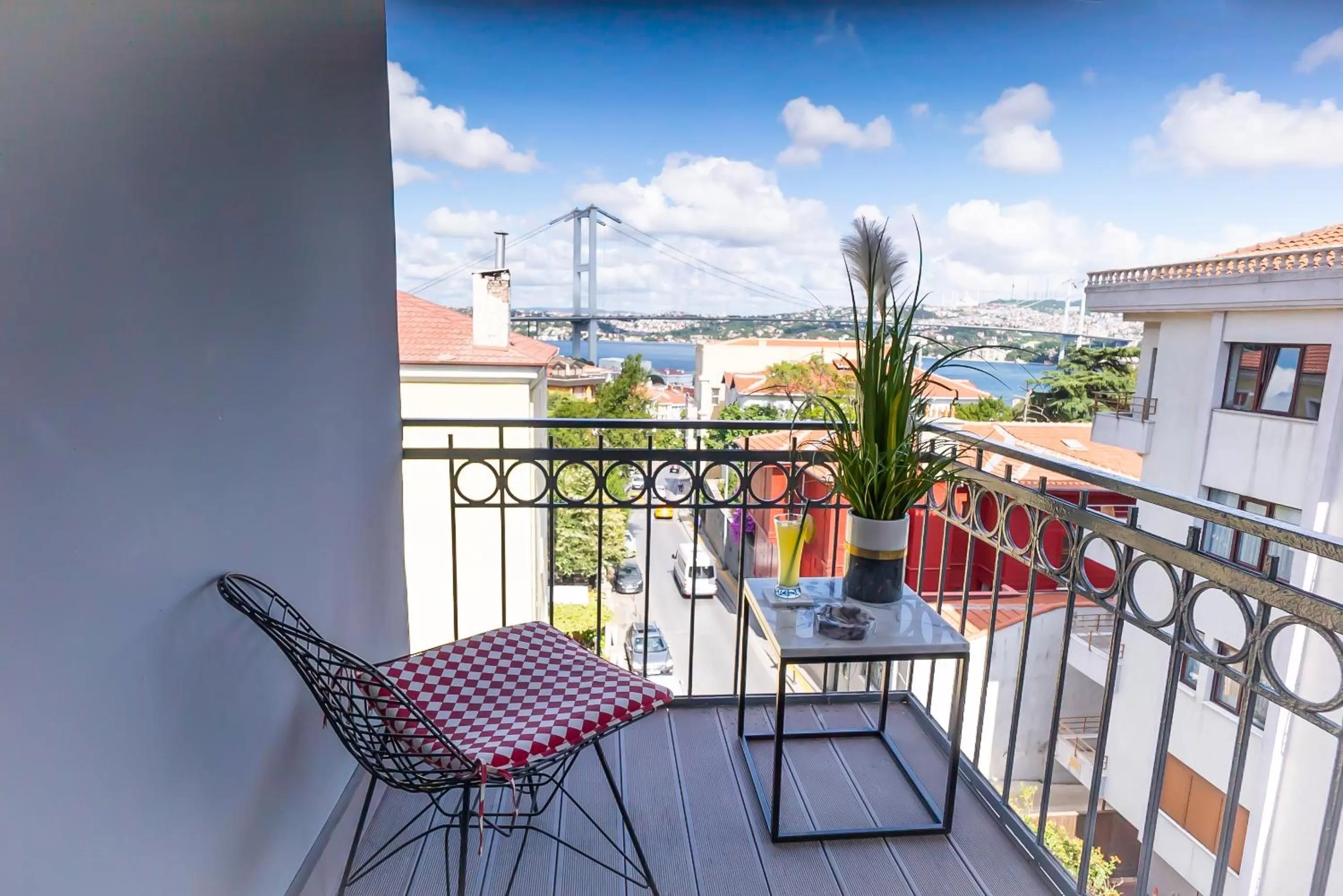 Deluxe Double Room with Balcony and Sea View in Malta Bosphorus Hotel