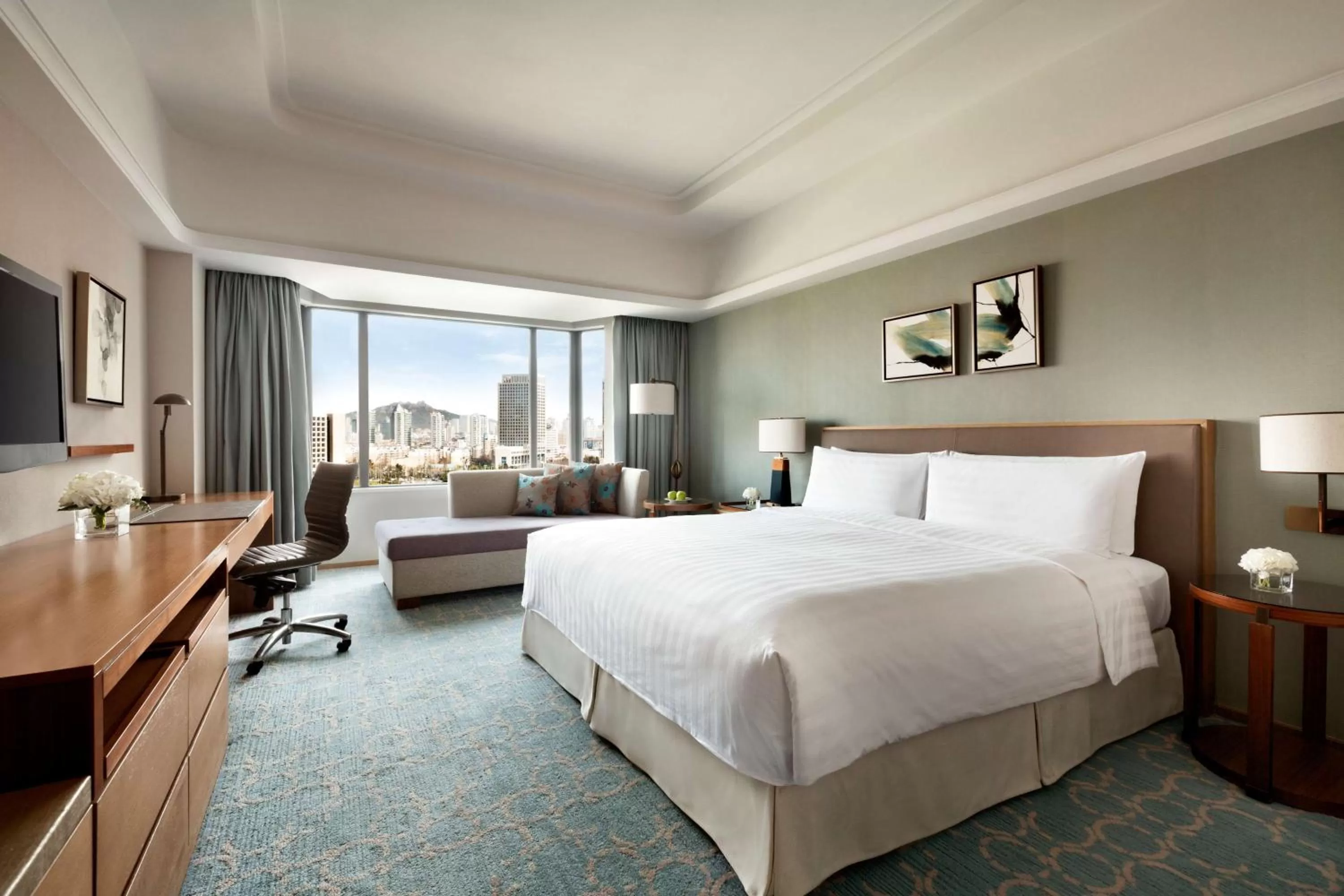 Deluxe Grand King Room - City Wing  in Shangri-La Qingdao - May Fourth Square