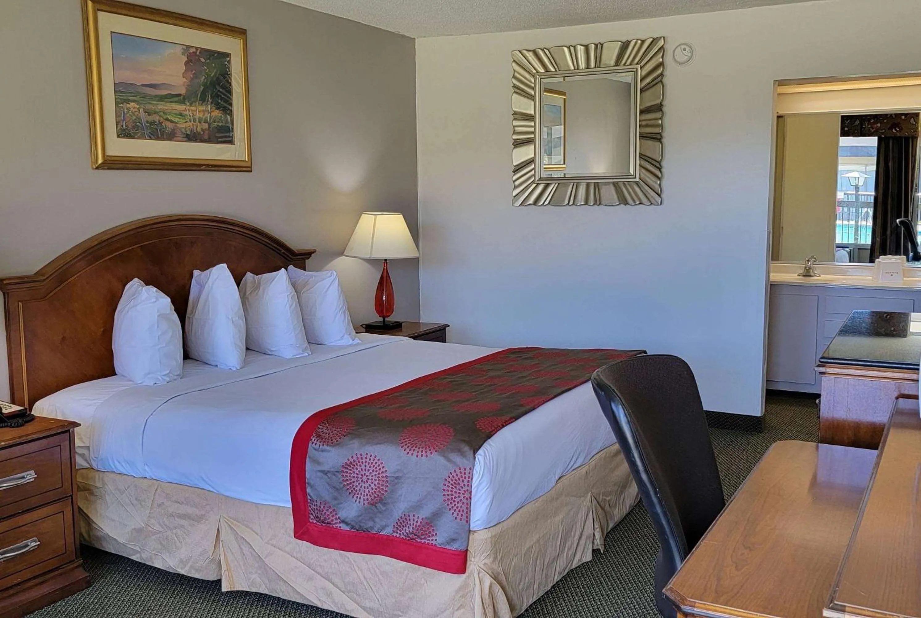 King Room - Non-Smoking in Ramada by Wyndham & Suites Warner Robins