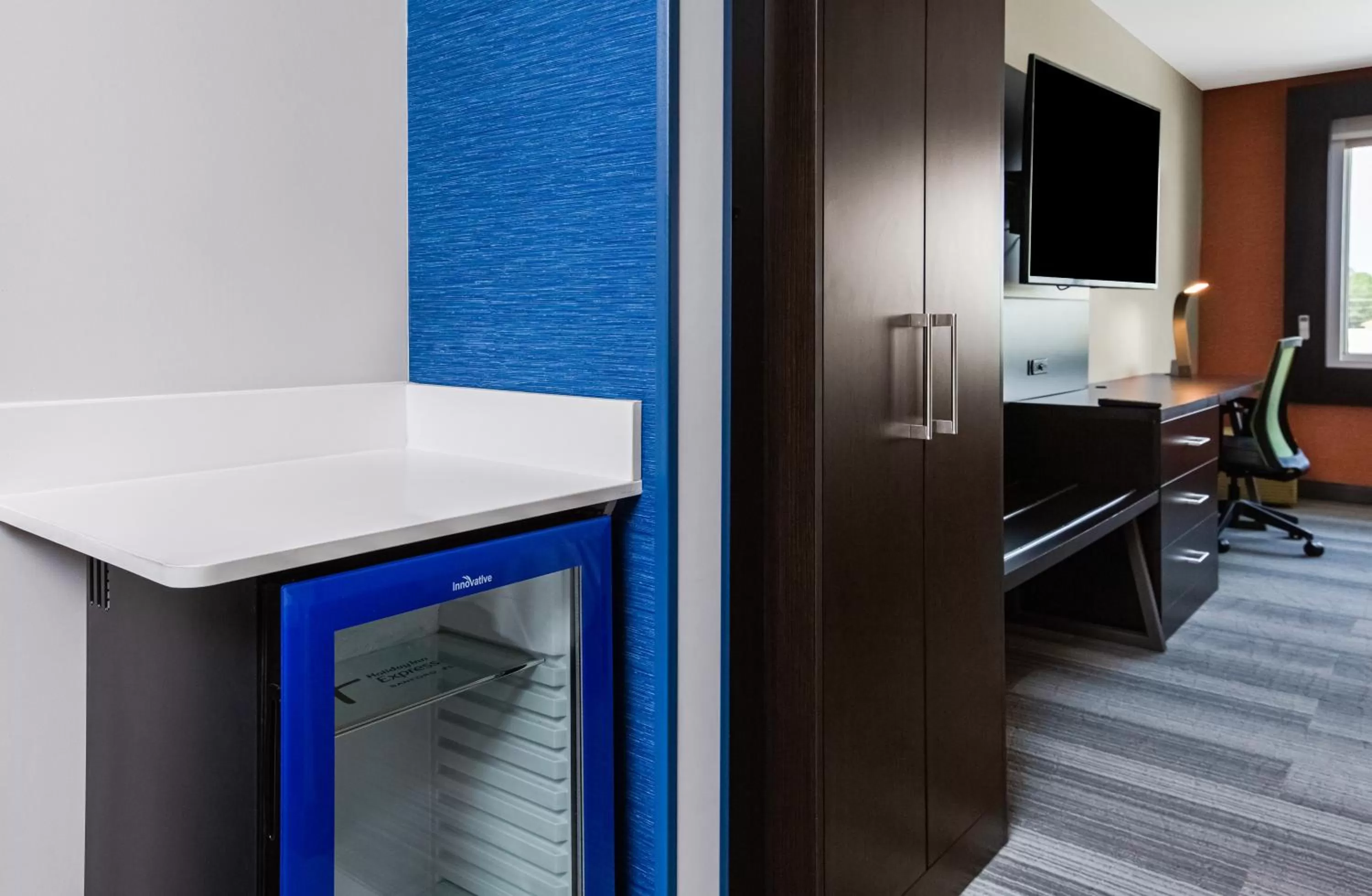 Suite - Mobility Access Roll in Shower/Non-Smoking in Holiday Inn Express & Suites Sanford - Lake Mary, an IHG Hotel