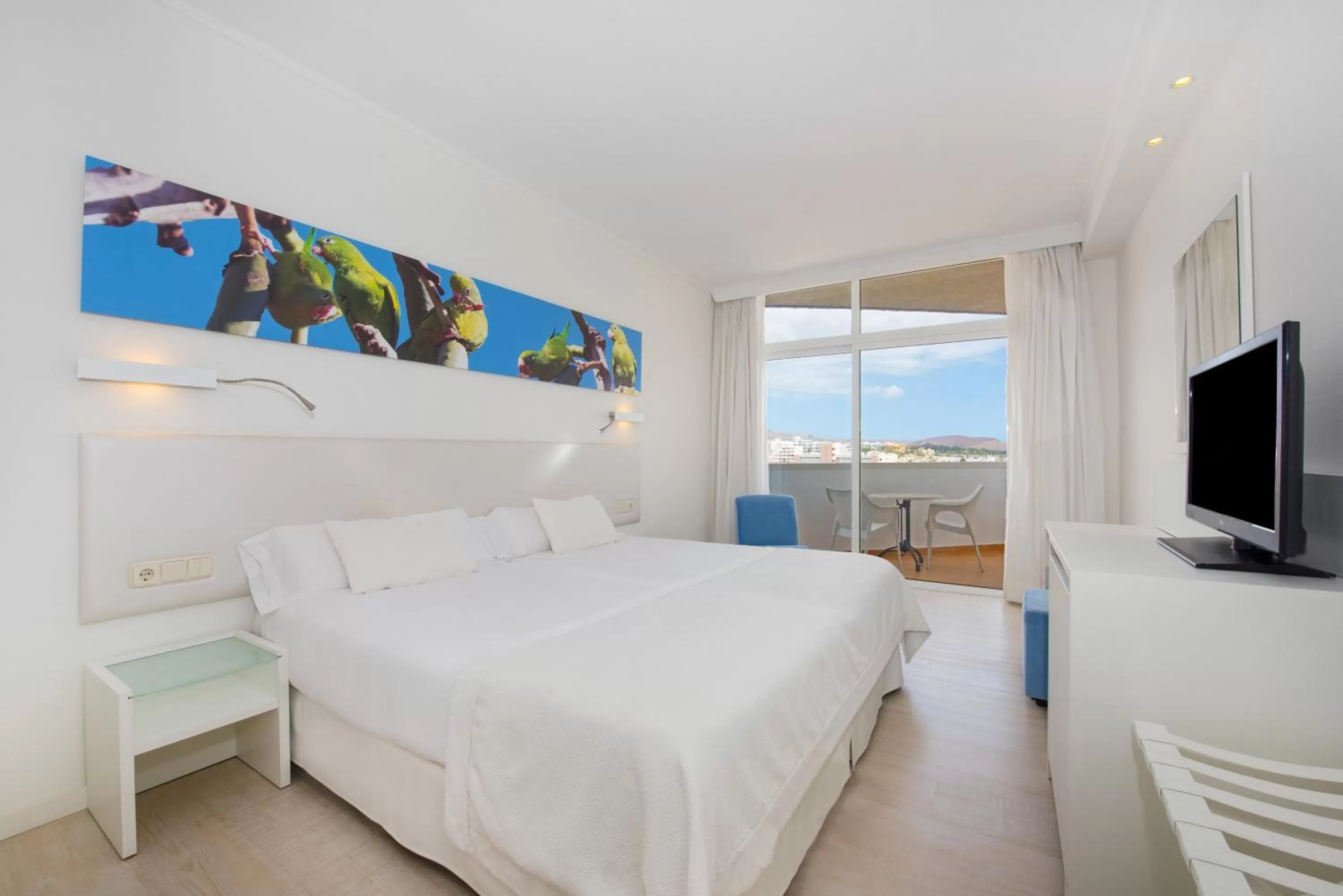 Twin Room with Side Sea View in Iberostar Waves Bouganville Playa