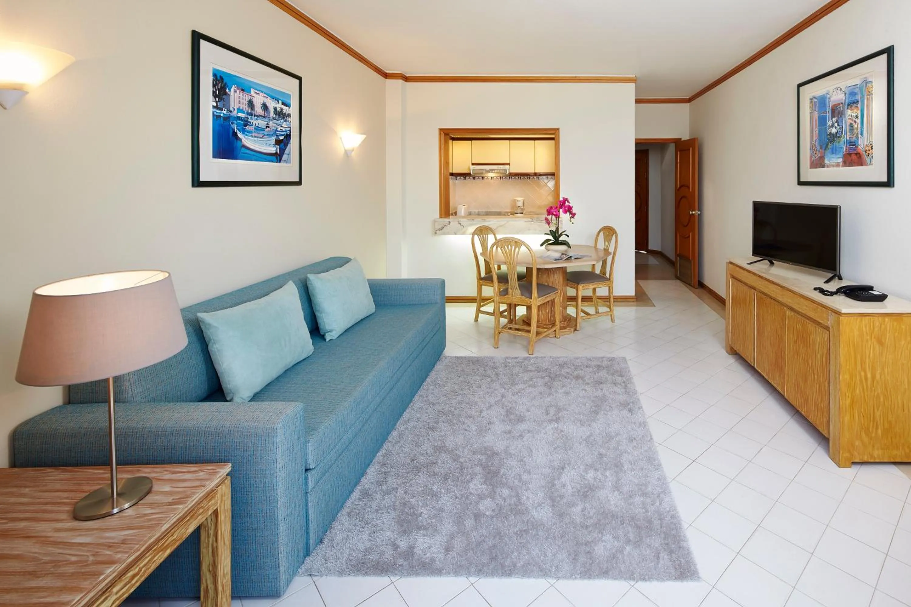 One-Bedroom Apartment (2 Adults + 1 Child up to 12 years old) in Luna Clube Oceano