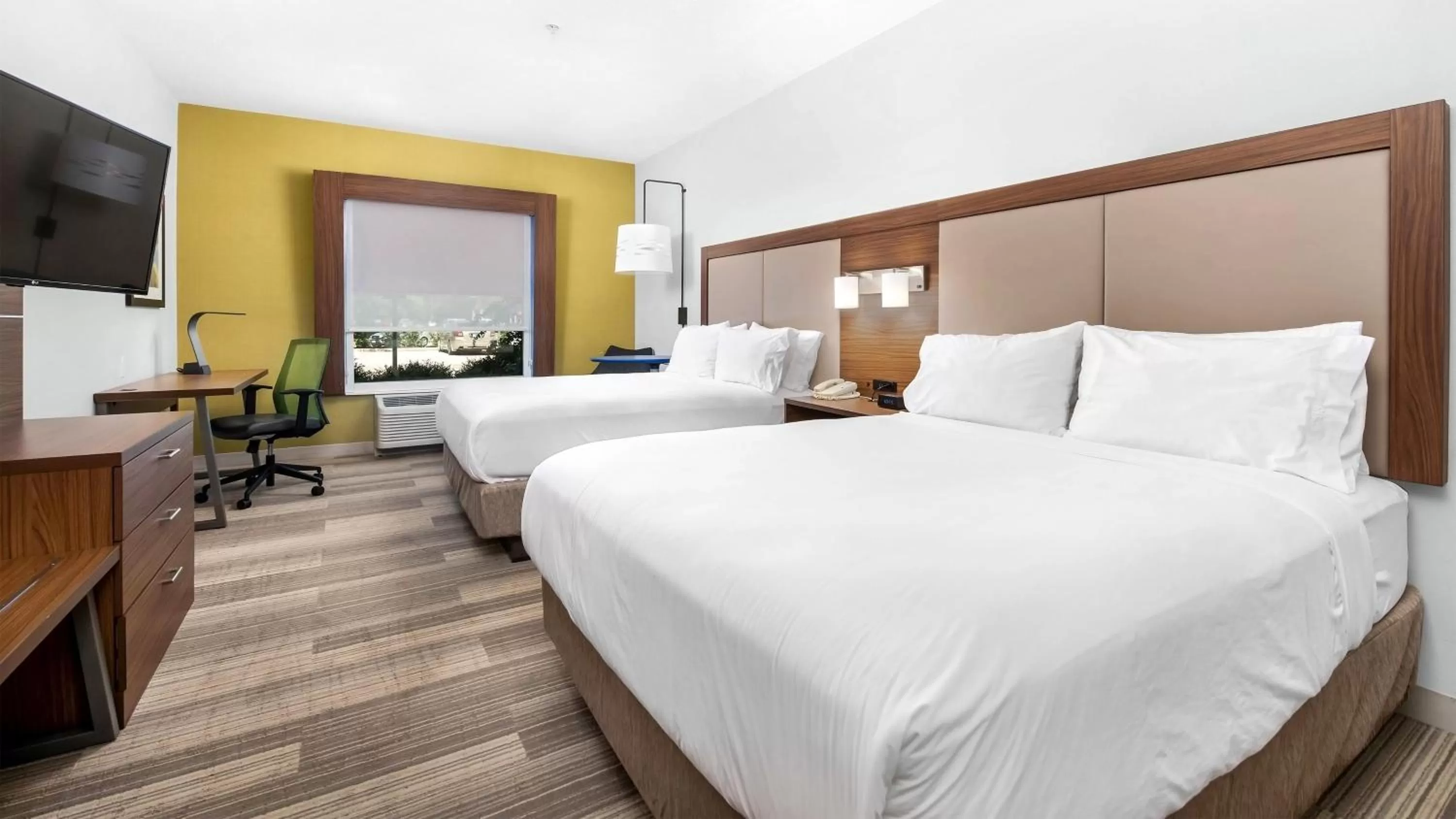 Standard Queen Room with Two Queen Beds and Roll-In Shower - Mobility Access in Holiday Inn Express Hotel and Suites Conroe by IHG