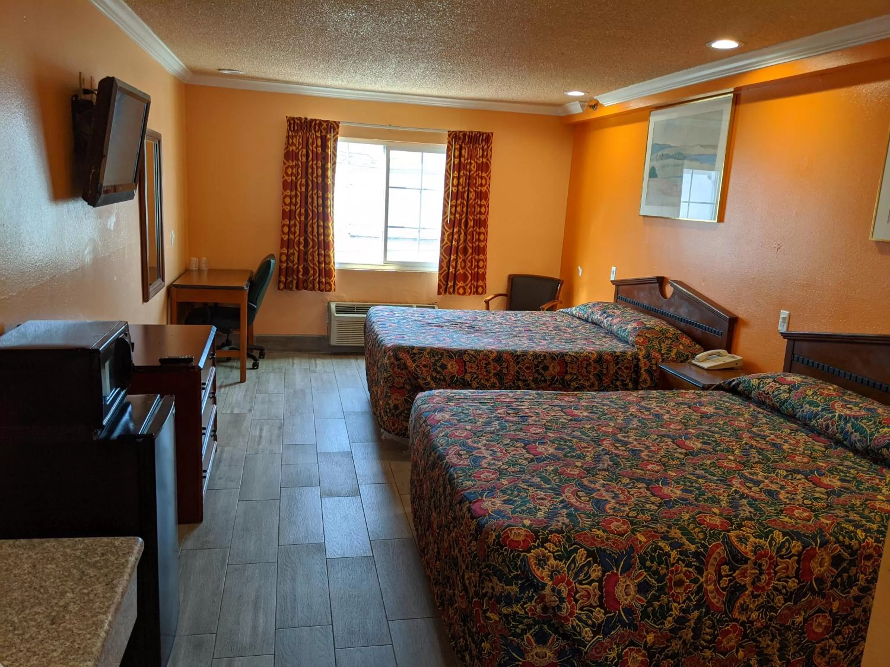 Standard Queen Room with Two Queen Beds in Passport Inn & Suites