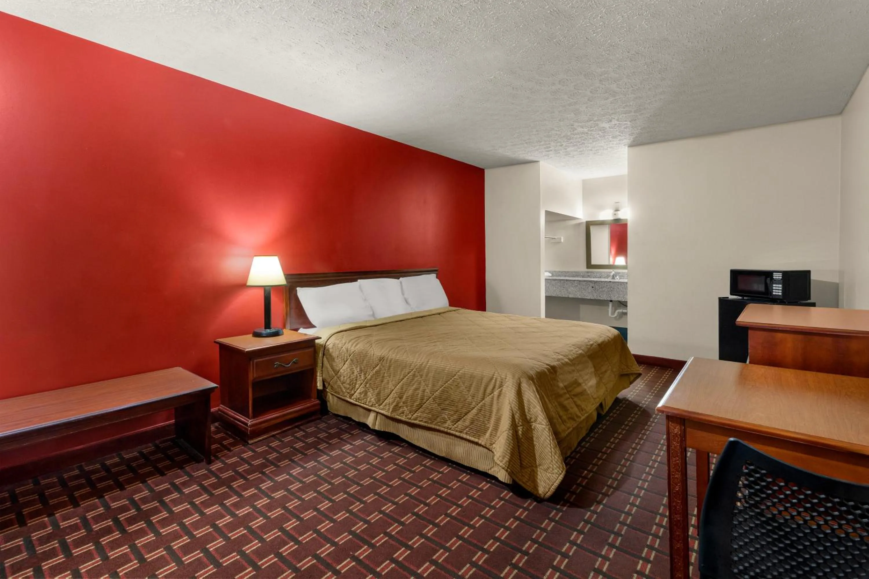 King Room - Smoking  in Rodeway Inn Dickson