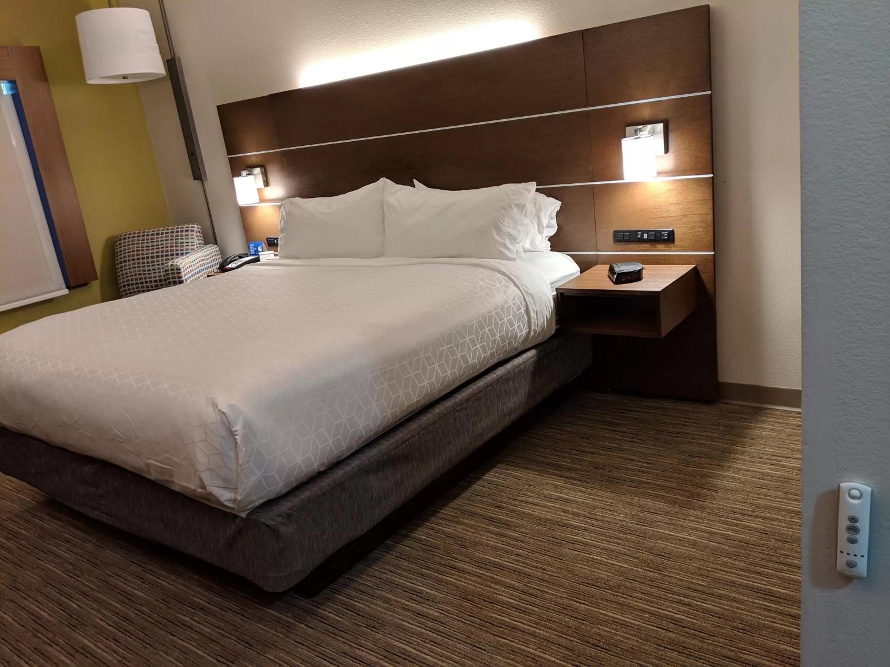 King Room with Roll-In Shower - Disability Access in Holiday Inn Express Hotel & Suites Claypool Hill -Richlands Area by IHG