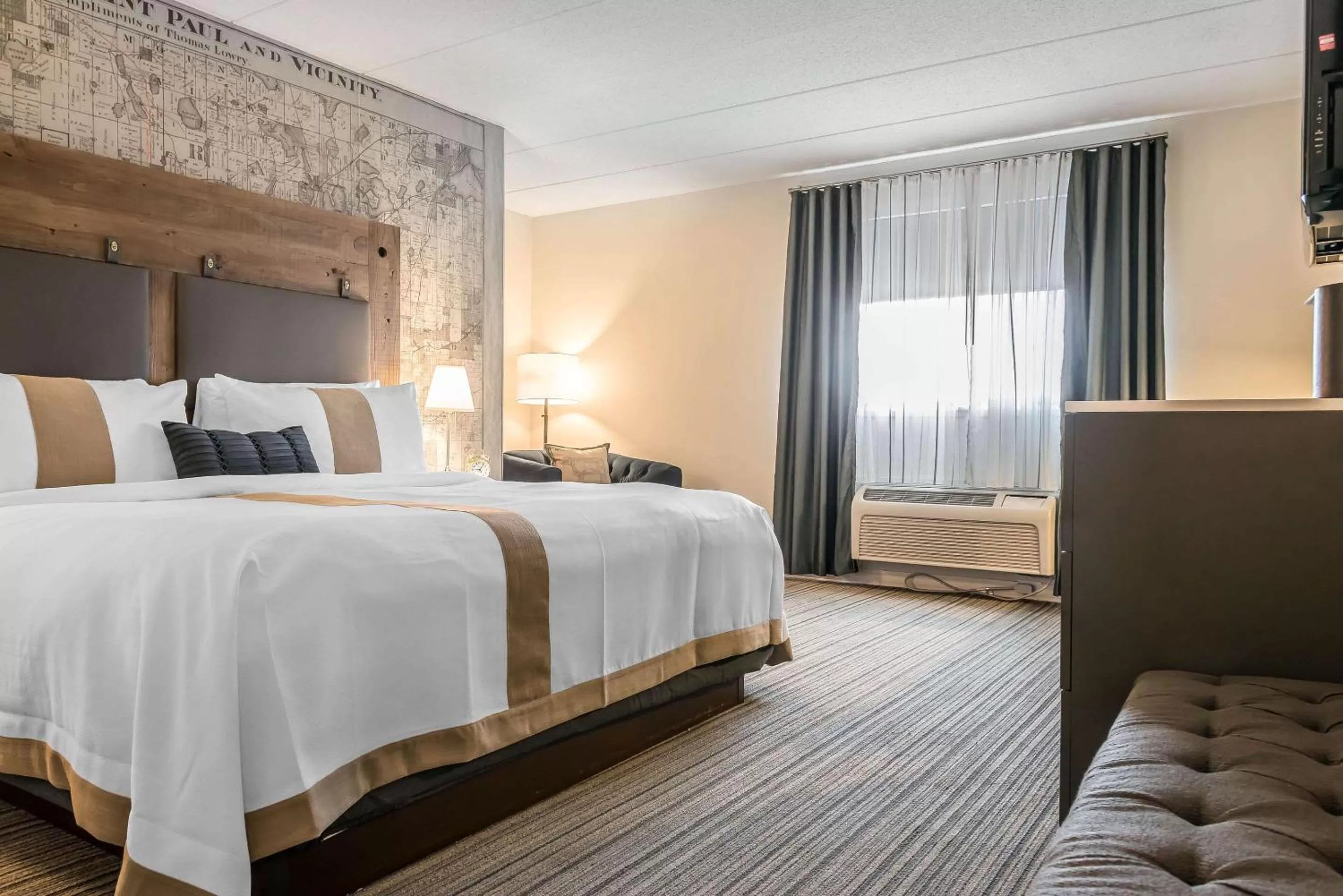 Queen Room with Two Queen Beds - Non-Smoking in enVision Hotel Saint Paul South