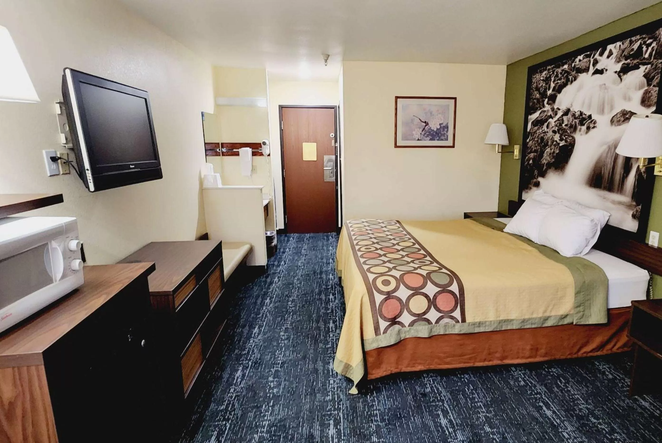 King Room - Disability Access/Non-Smoking in Super 8 by Wyndham Rawlins Wyoming