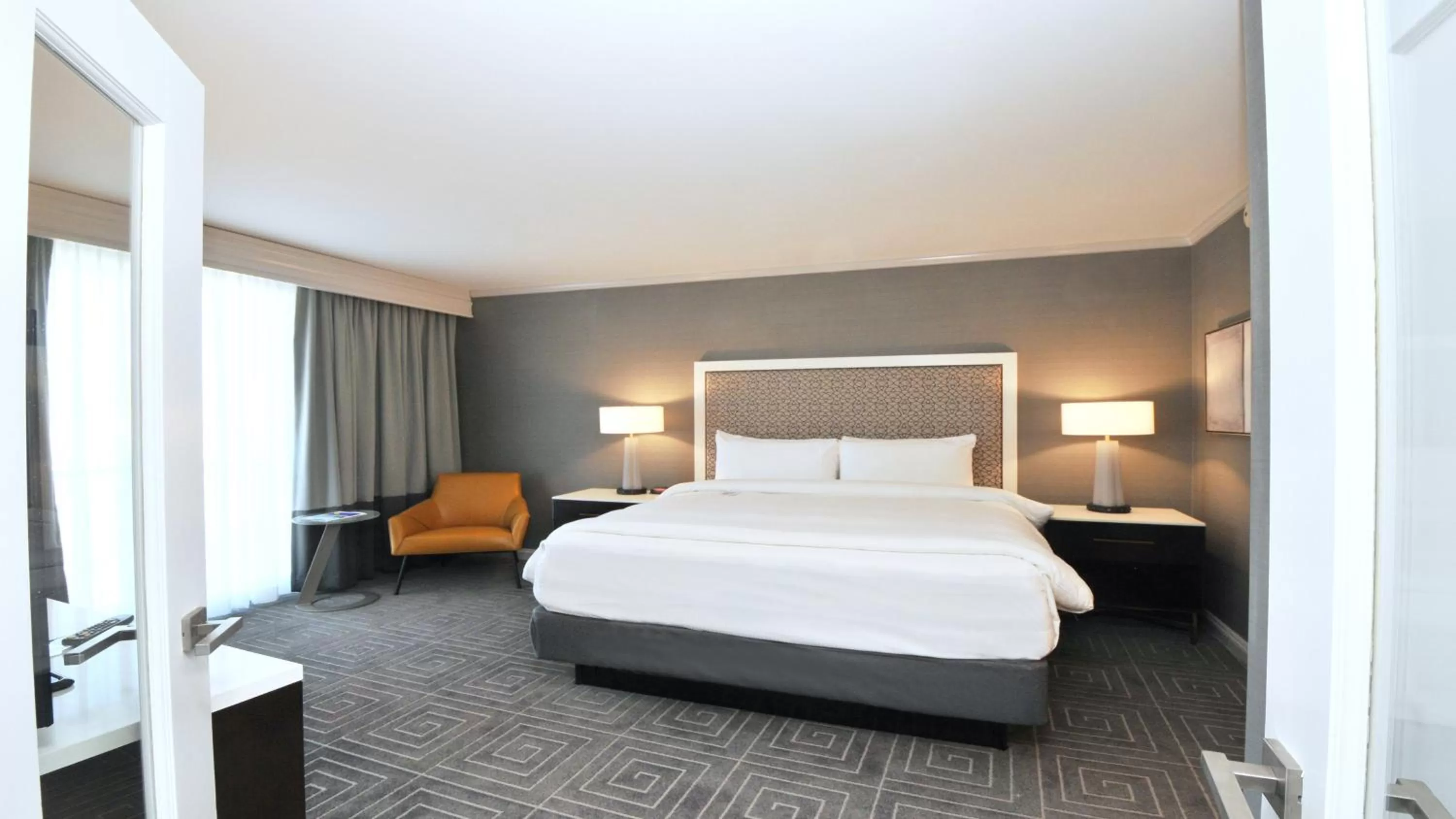 King Suite with Balcony and Plaza View in InterContinental Kansas City at the Plaza by IHG
