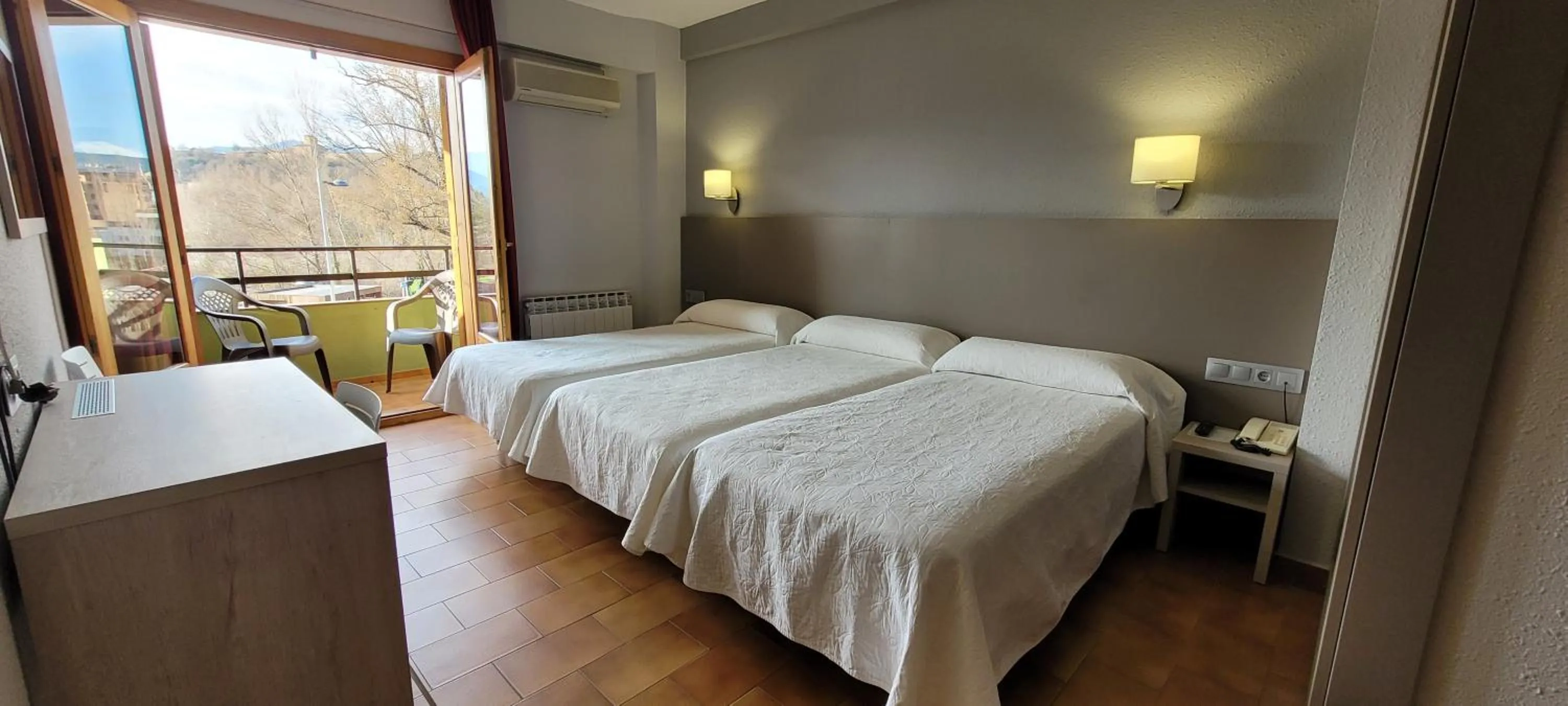 Triple Room with Terrace in Hotel Meson de L’Ainsa