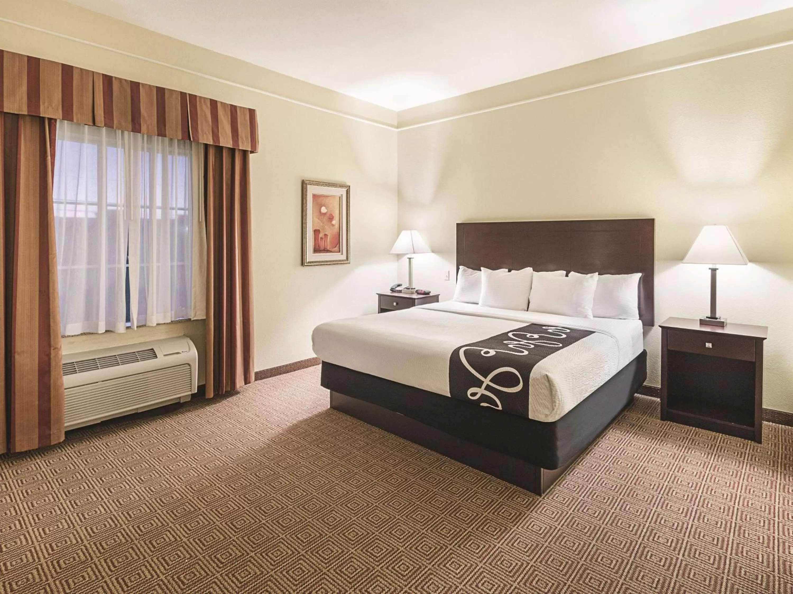 One-Bedroom King Suite with Bath Tub - Mobility/Hearing Access - Non-Smoking in La Quinta by Wyndham Waxahachie