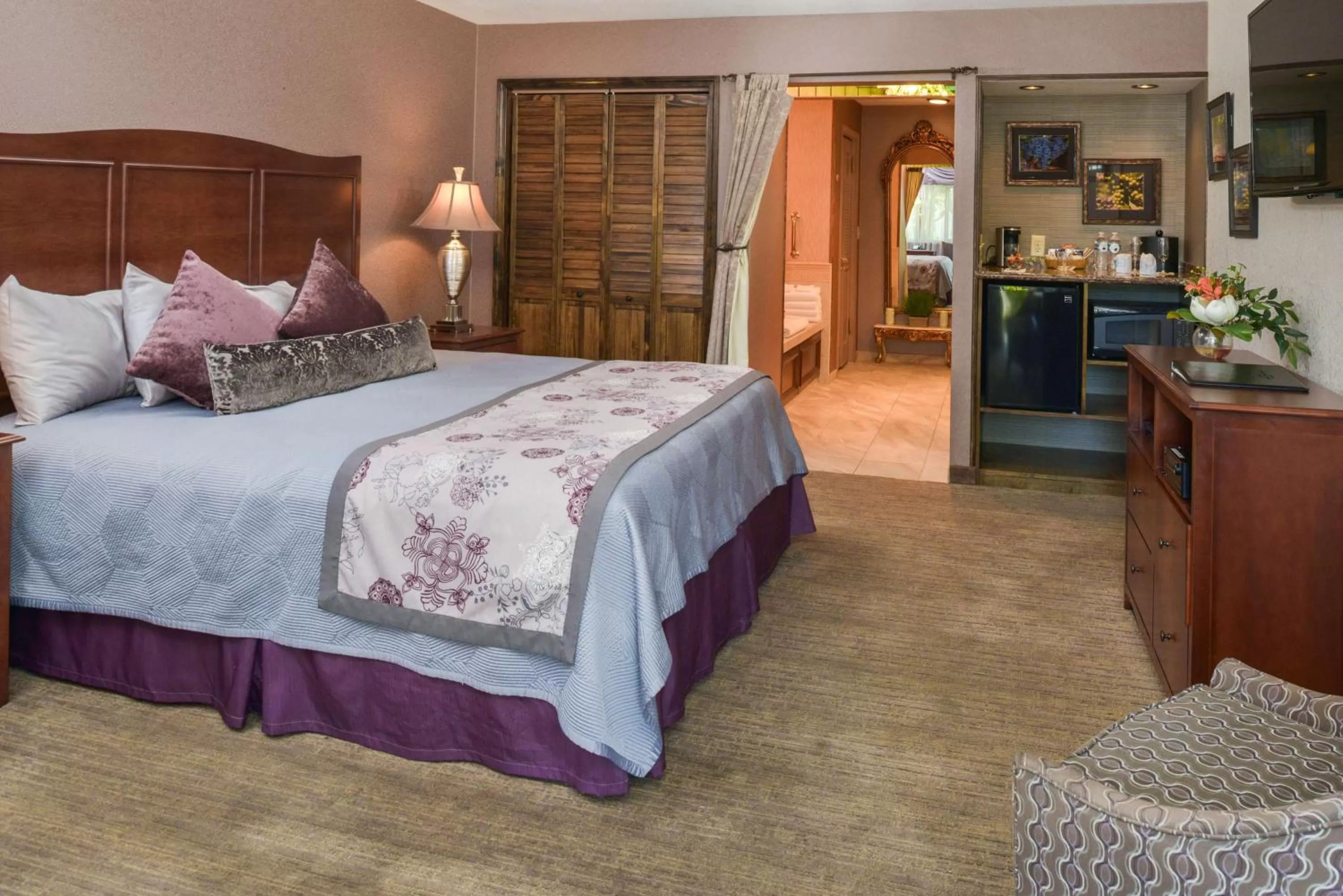 King Suite with Spa Bath - Non-Smoking in Best Western Plus Black Oak