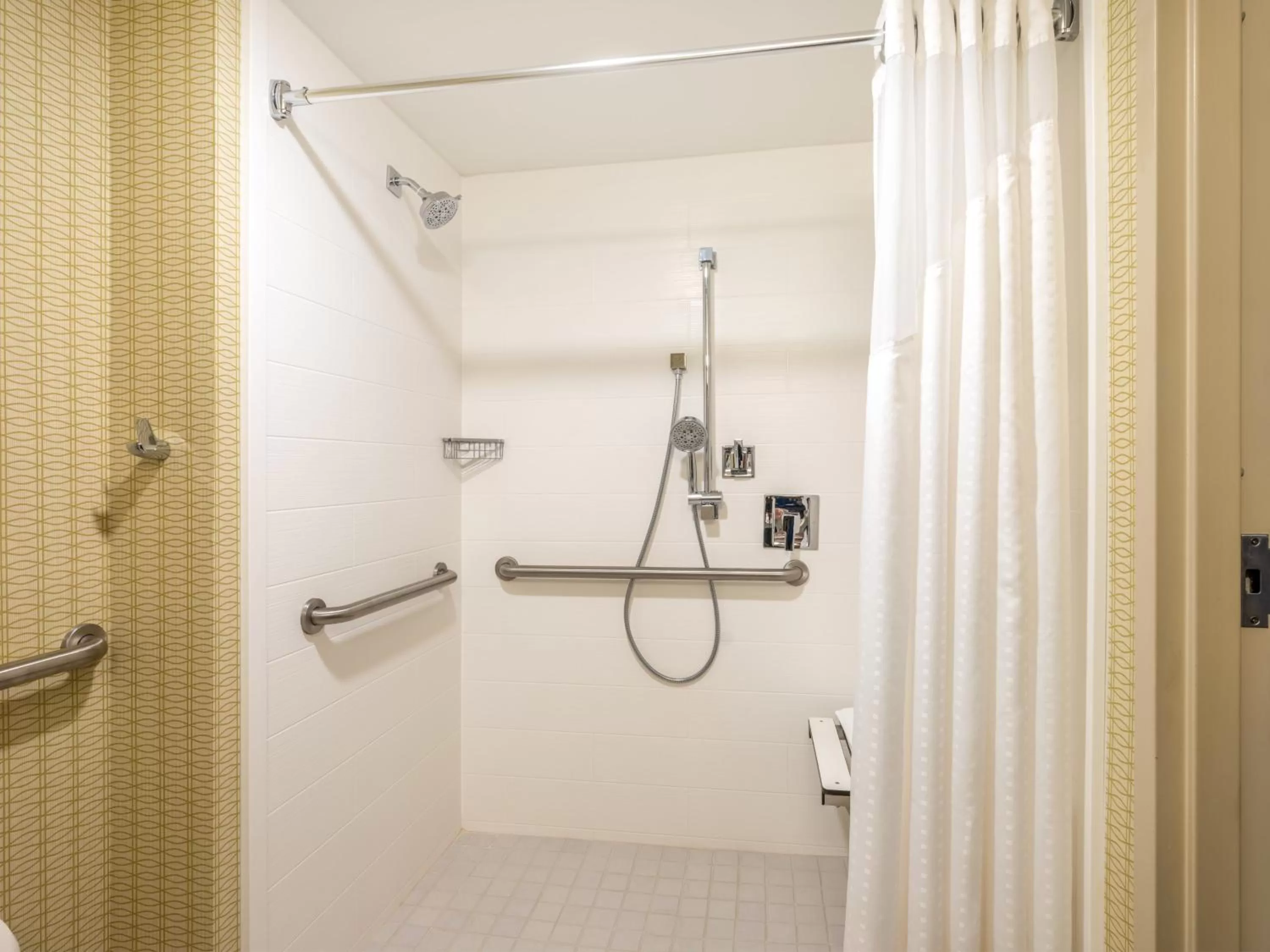 Standard Queen Room with Two Queen Beds and Roll-In Shower - Mobility Access in Holiday Inn Greensboro Coliseum by IHG