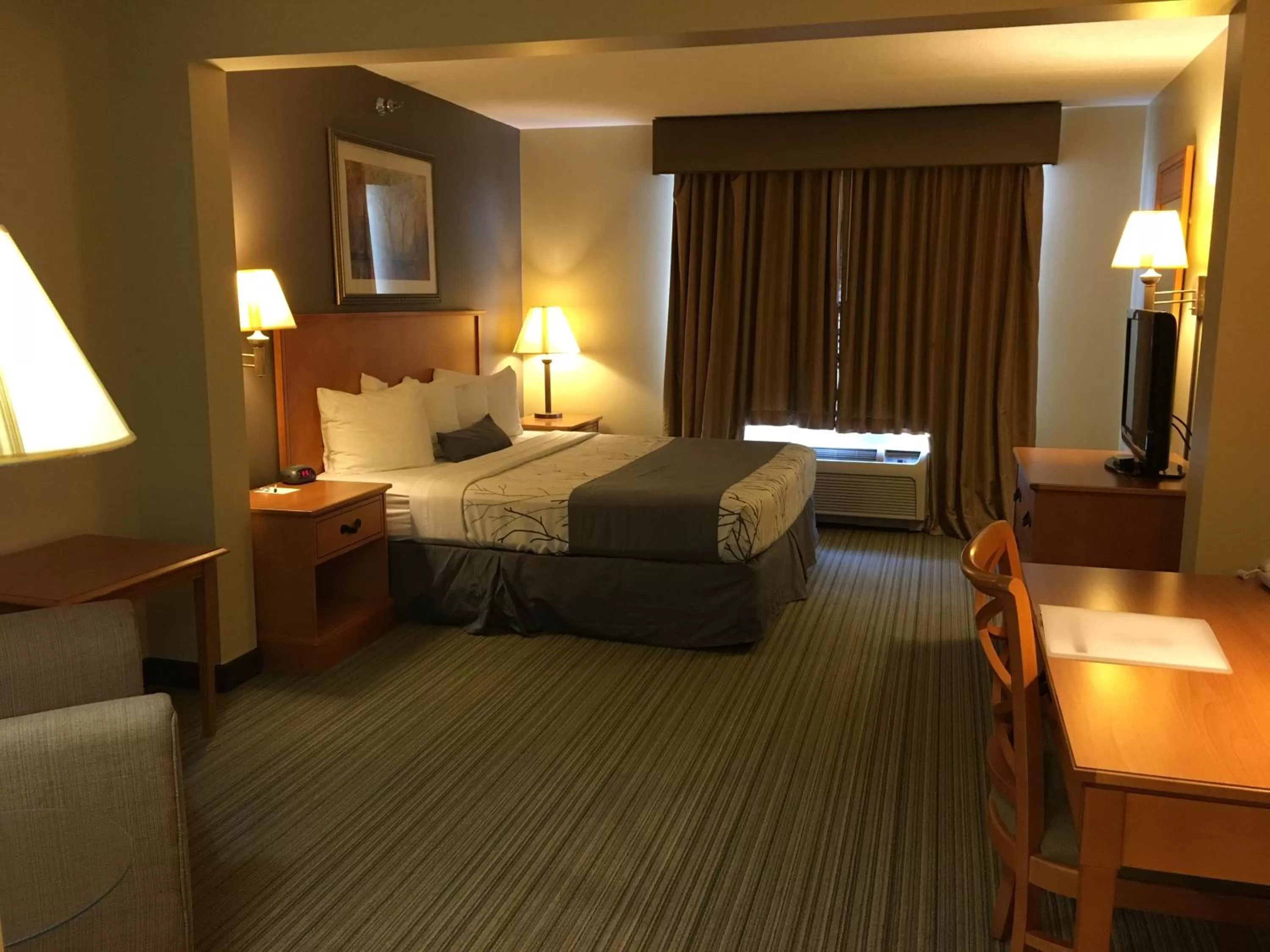 Bedroom, Bed in Wingate by Wyndham Coon Rapids