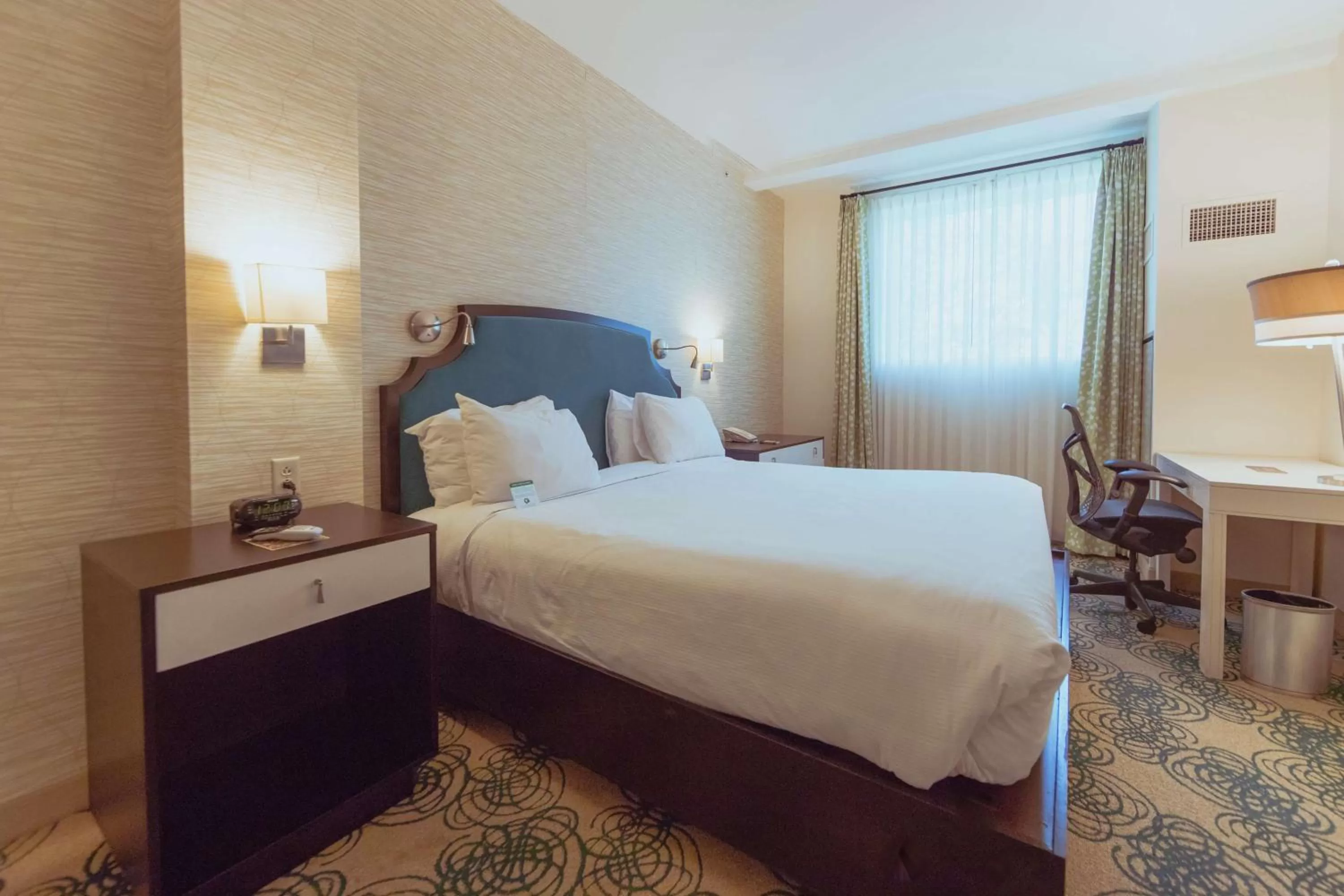 King Room in Hotel Skyler Syracuse, Tapestry Collection by Hilton