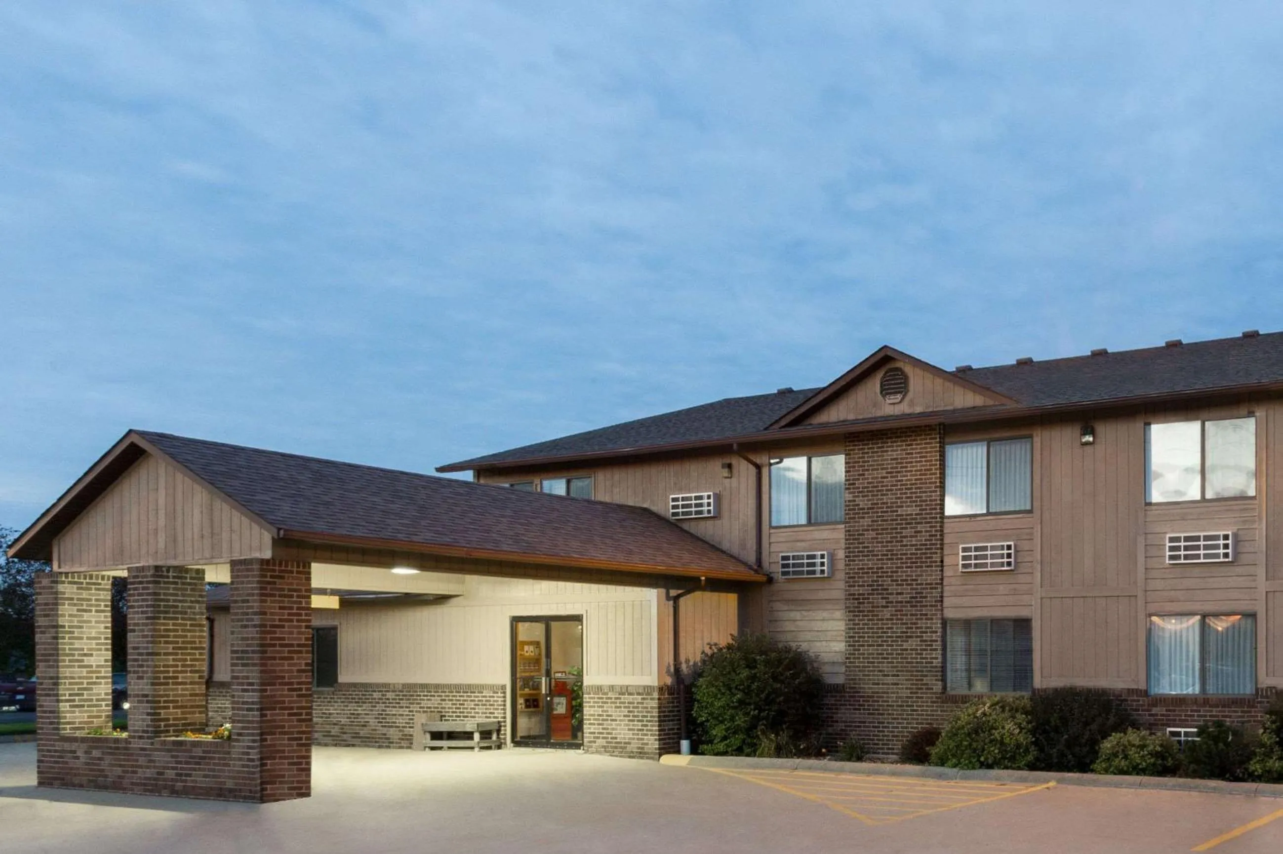 Budget Two Queen Beds in Budget inn & Suites