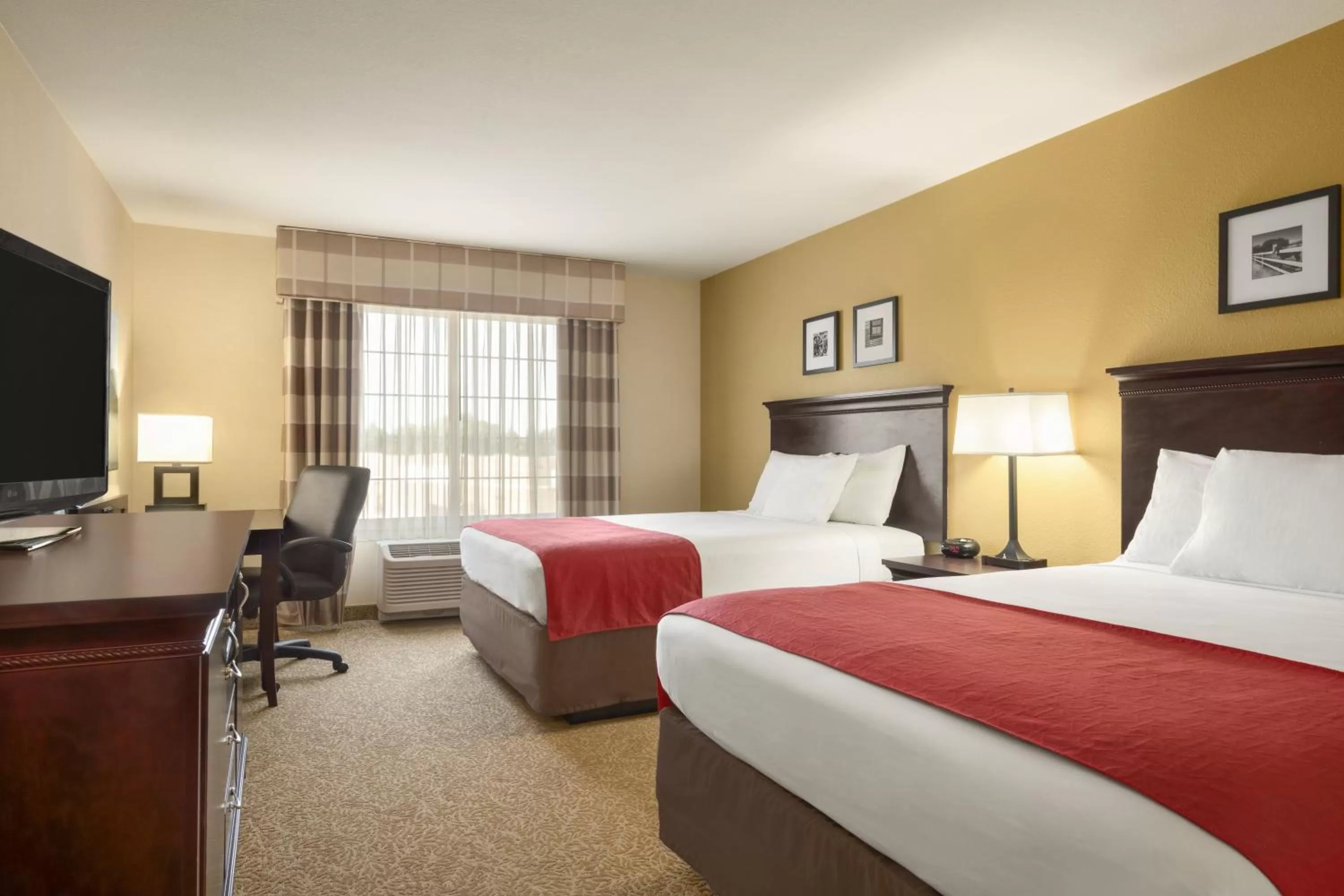 Queen Room with Two Queen Beds in Country Inn & Suites by Radisson, Minot, ND