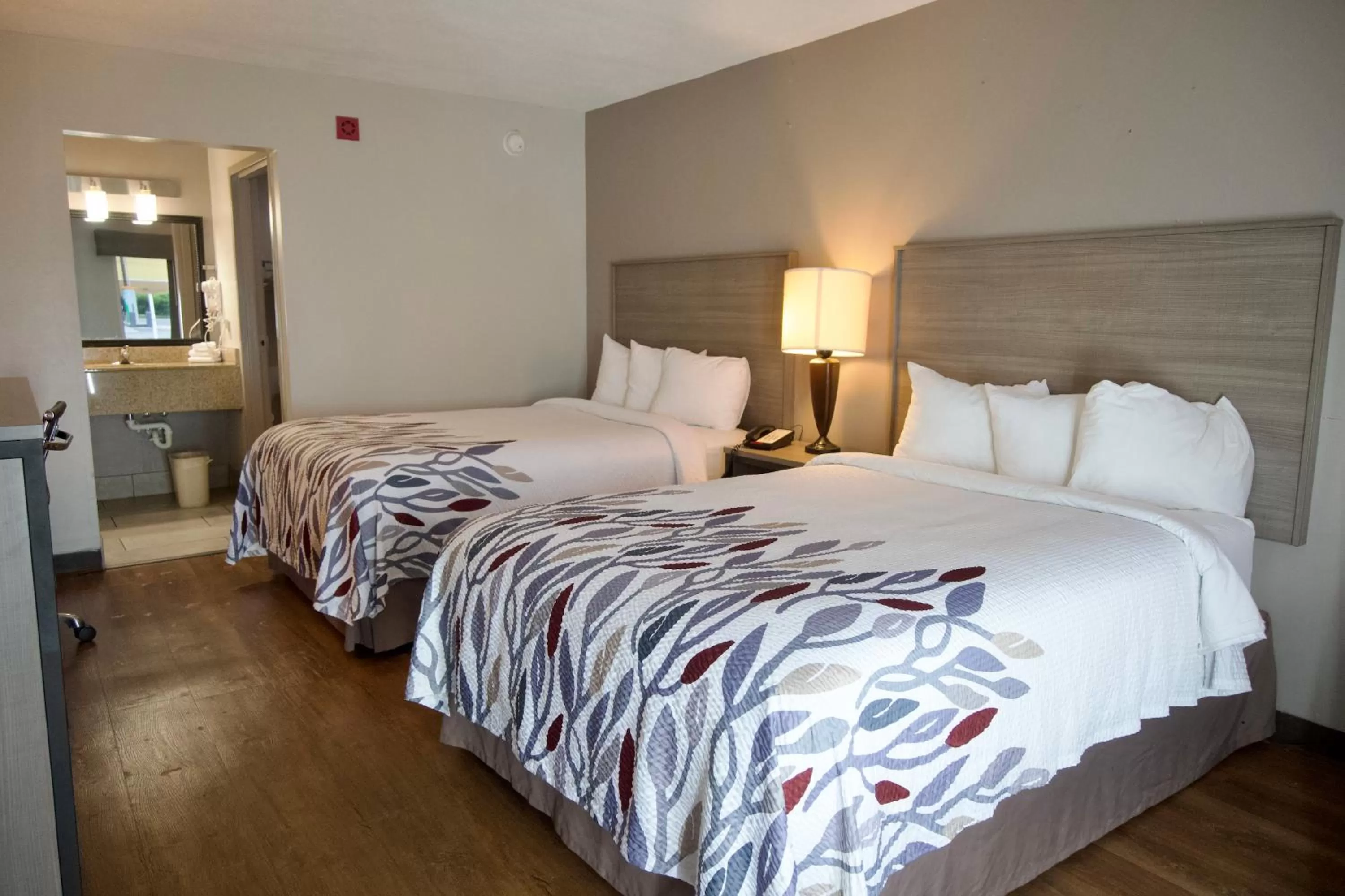 Deluxe Room with Two Full Beds Non-Smoking in Red Roof Inn Savannah North I-95 - Port Wentworth