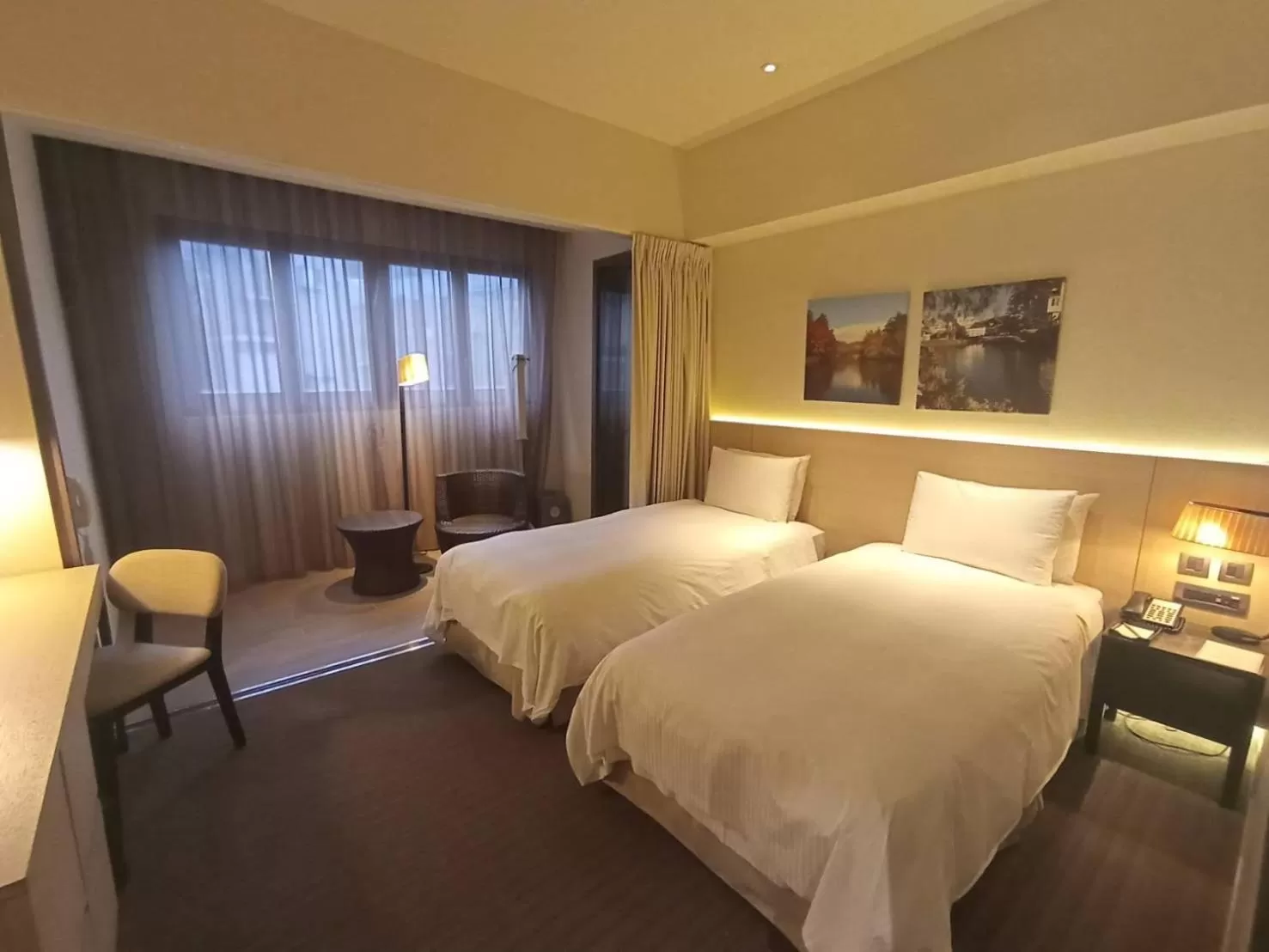 Twin Room with City View and Balcony in Riverview Suites Taipei