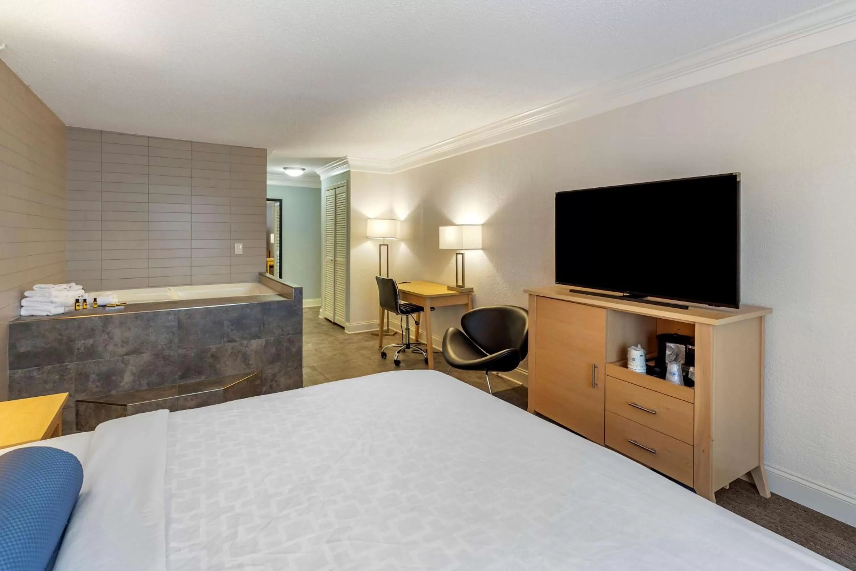 King Suite in Best Western Plus University Inn