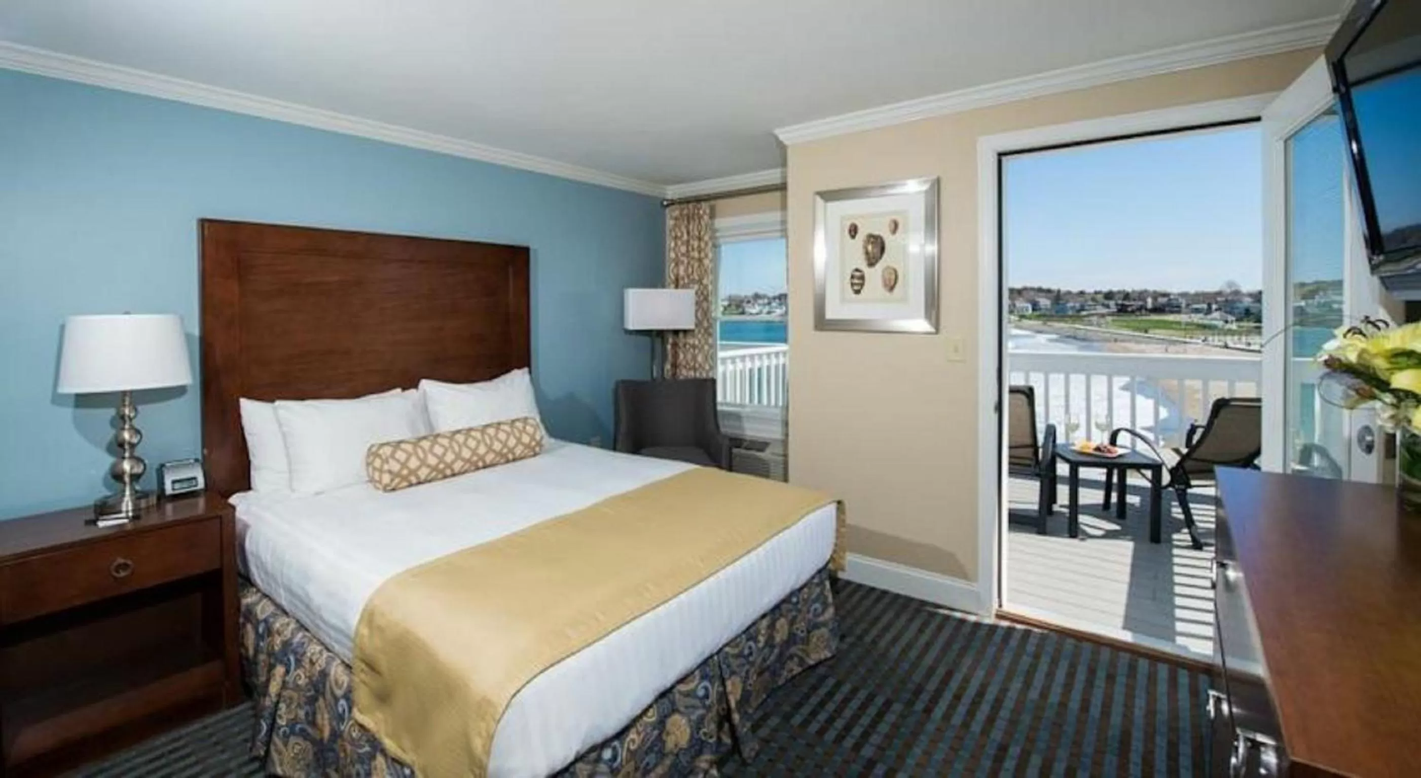 Queen Center Room - Ocean Front in Union Bluff Hotel & Meeting House