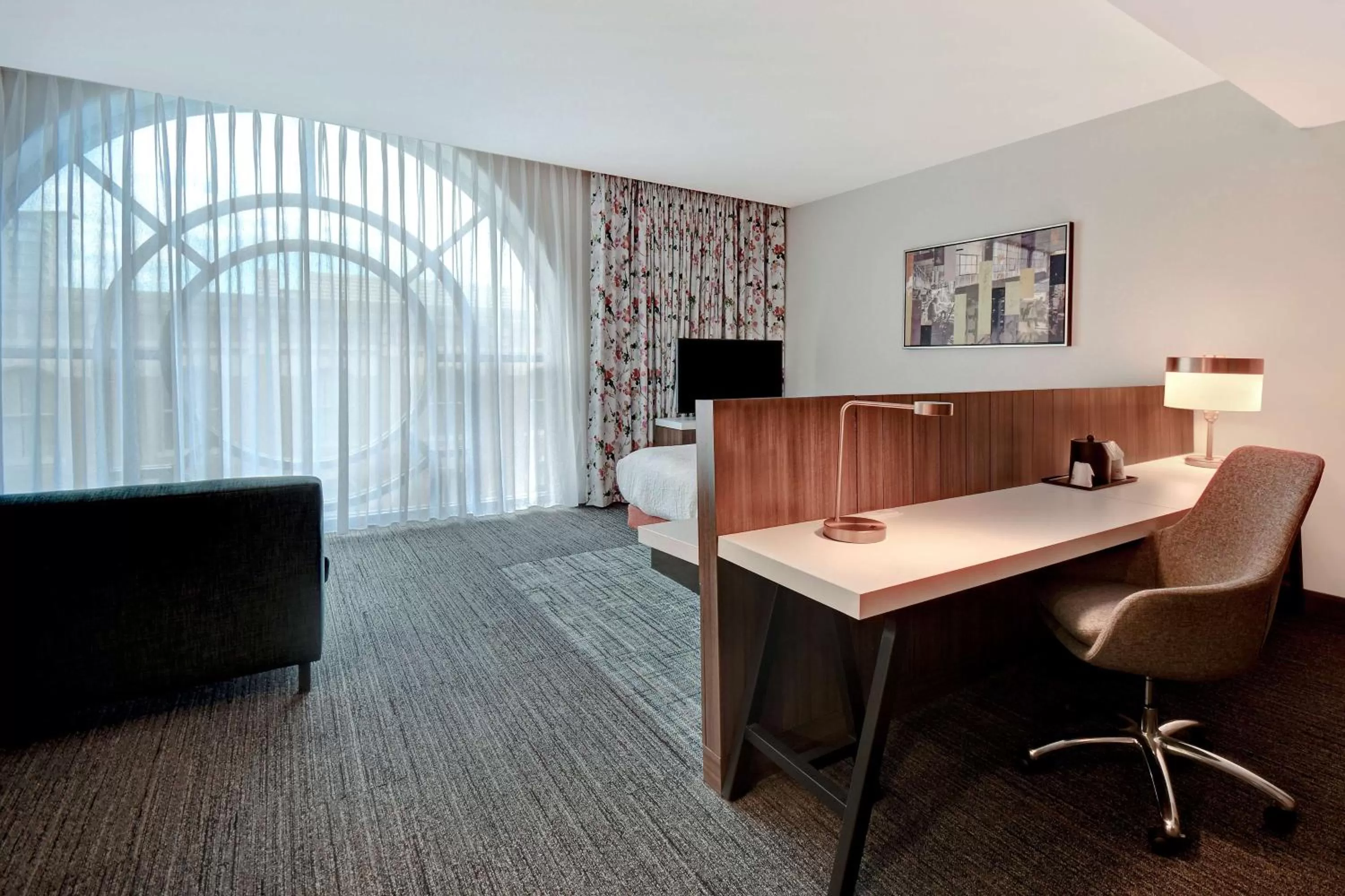 Deluxe King Room in Hilton Garden Inn Kalamazoo Downtown