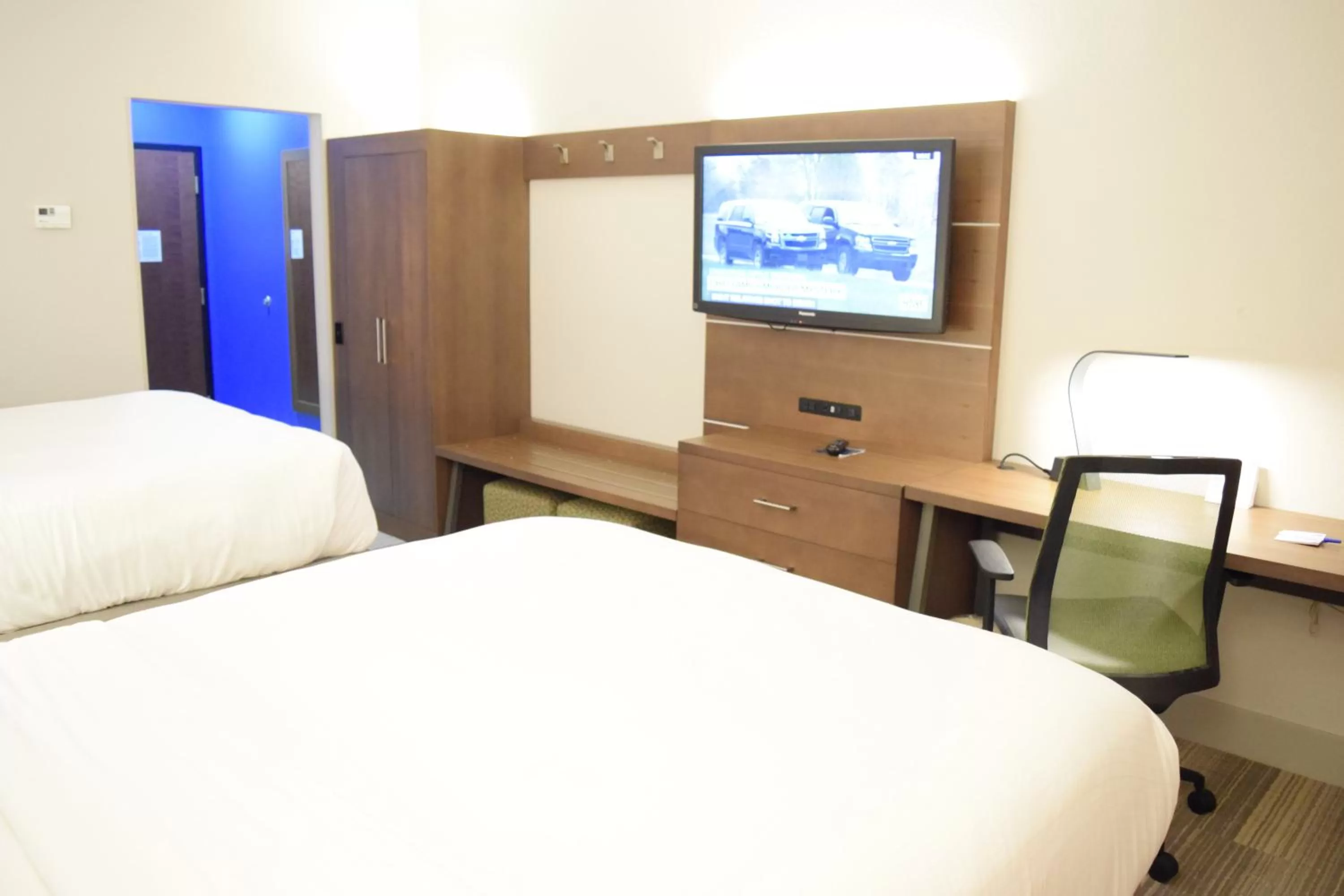 Standard Queen Room with Two Queen Beds in Holiday Inn Express & Suites Pensacola West I-10 by IHG