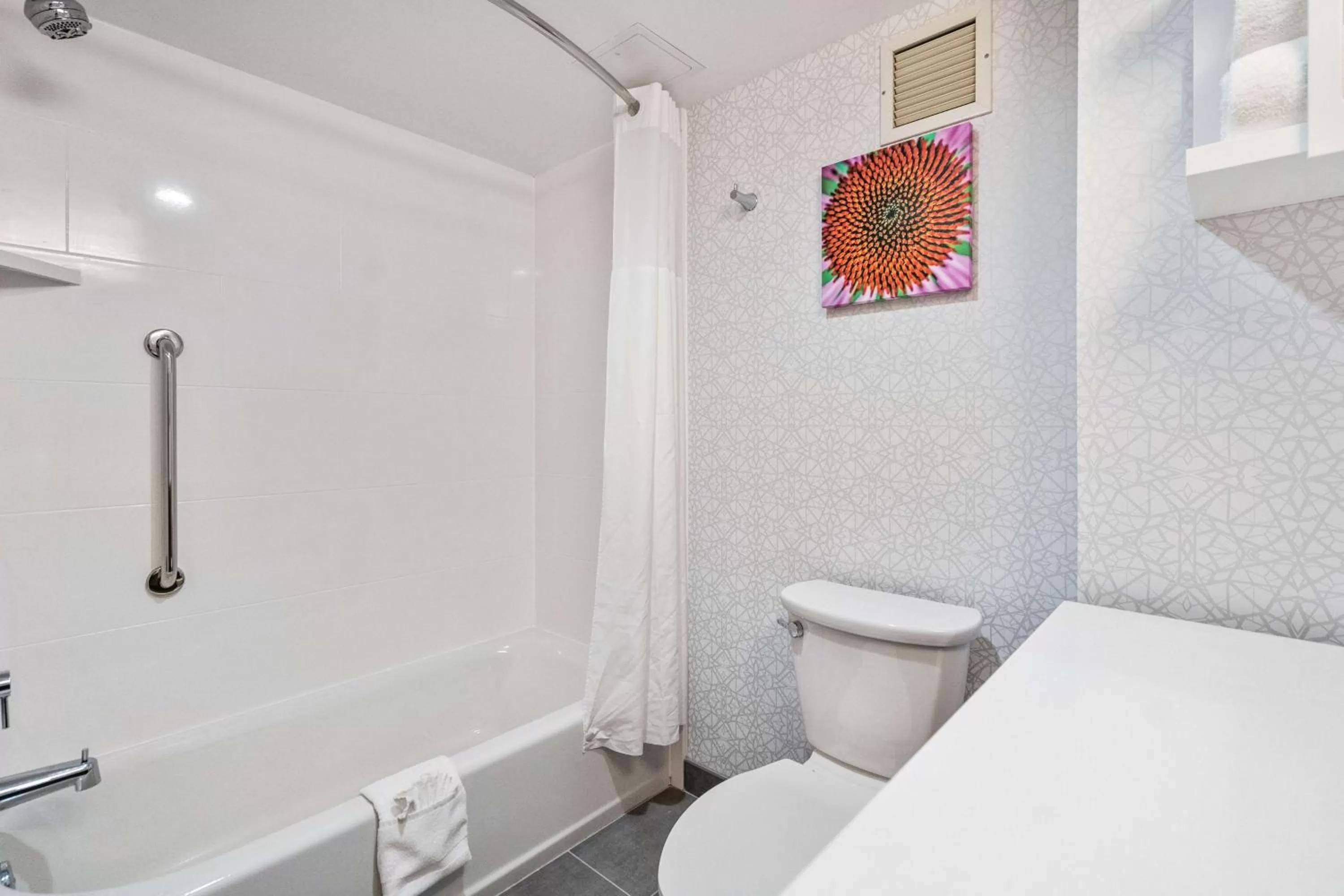 Queen Room With Two Queen Beds/ Hearing Access - Non Smoking in Hampton Inn Winchester