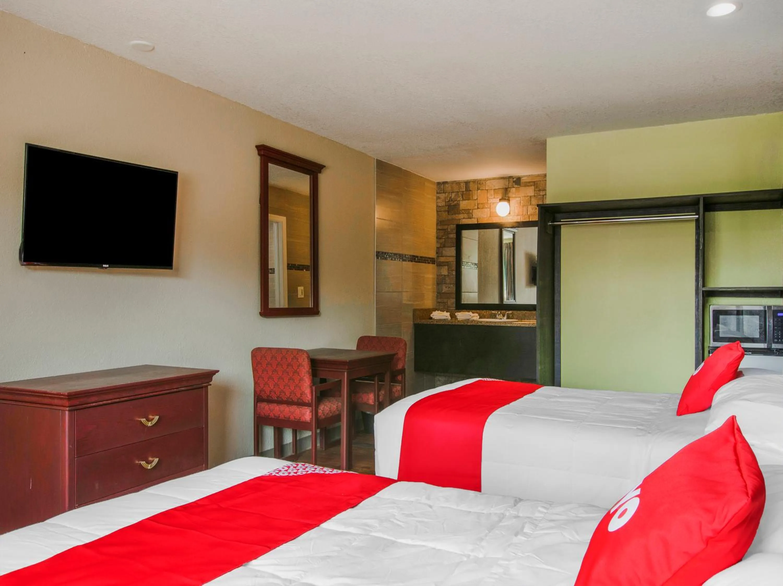 Double Room with Two Double Beds in OYO Superior Budget Inn Bartow