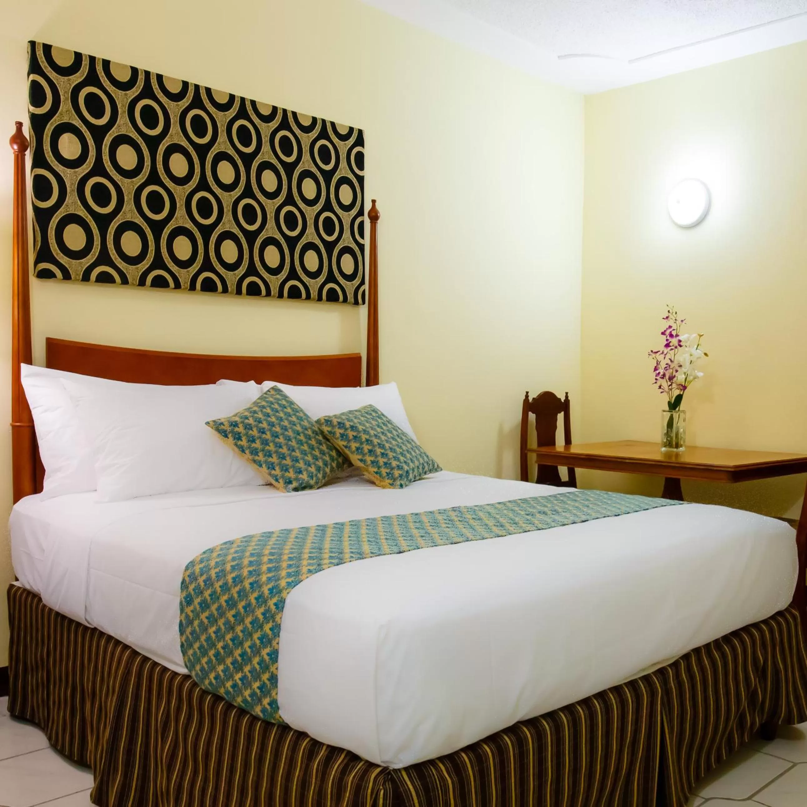 Deluxe Queen Room with Kitchenette in Jasmine Inn