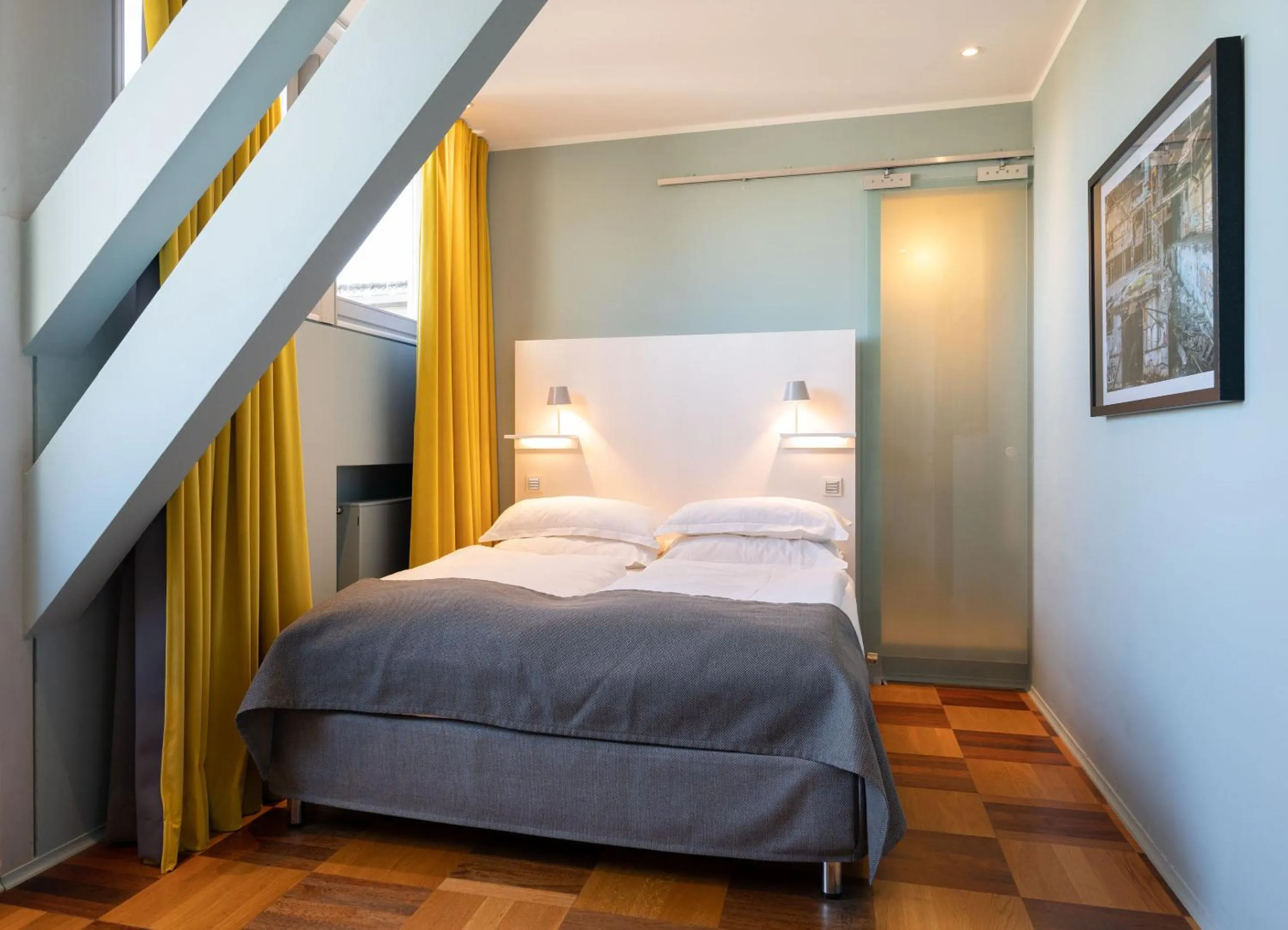 Deluxe Single Room with Balcony - single occupancy in The New Yorker Hotel Köln-Messe