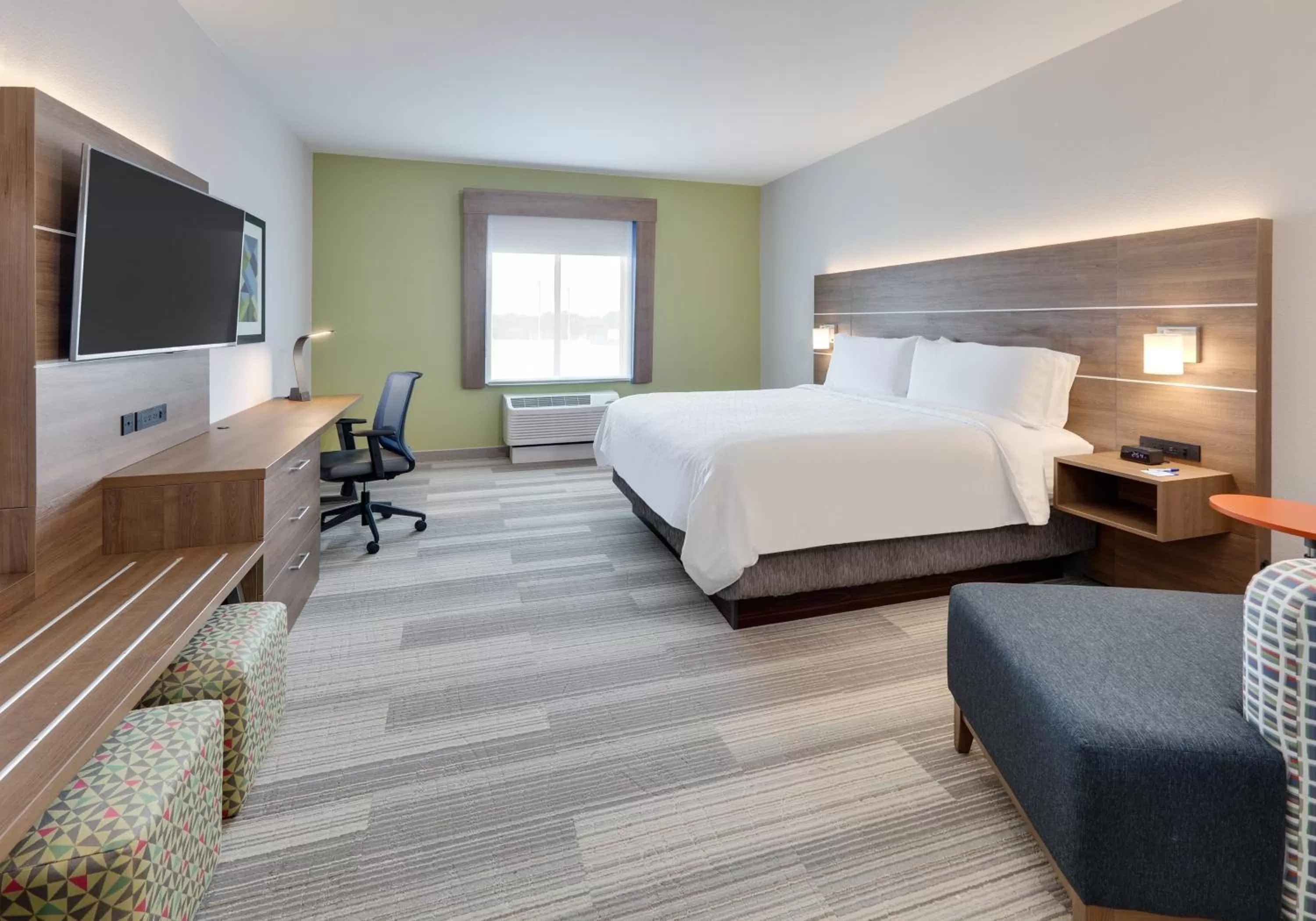 King Room with Roll-In Shower - Disability Access in Holiday Inn Express & Suites - Plano - The Colony by IHG