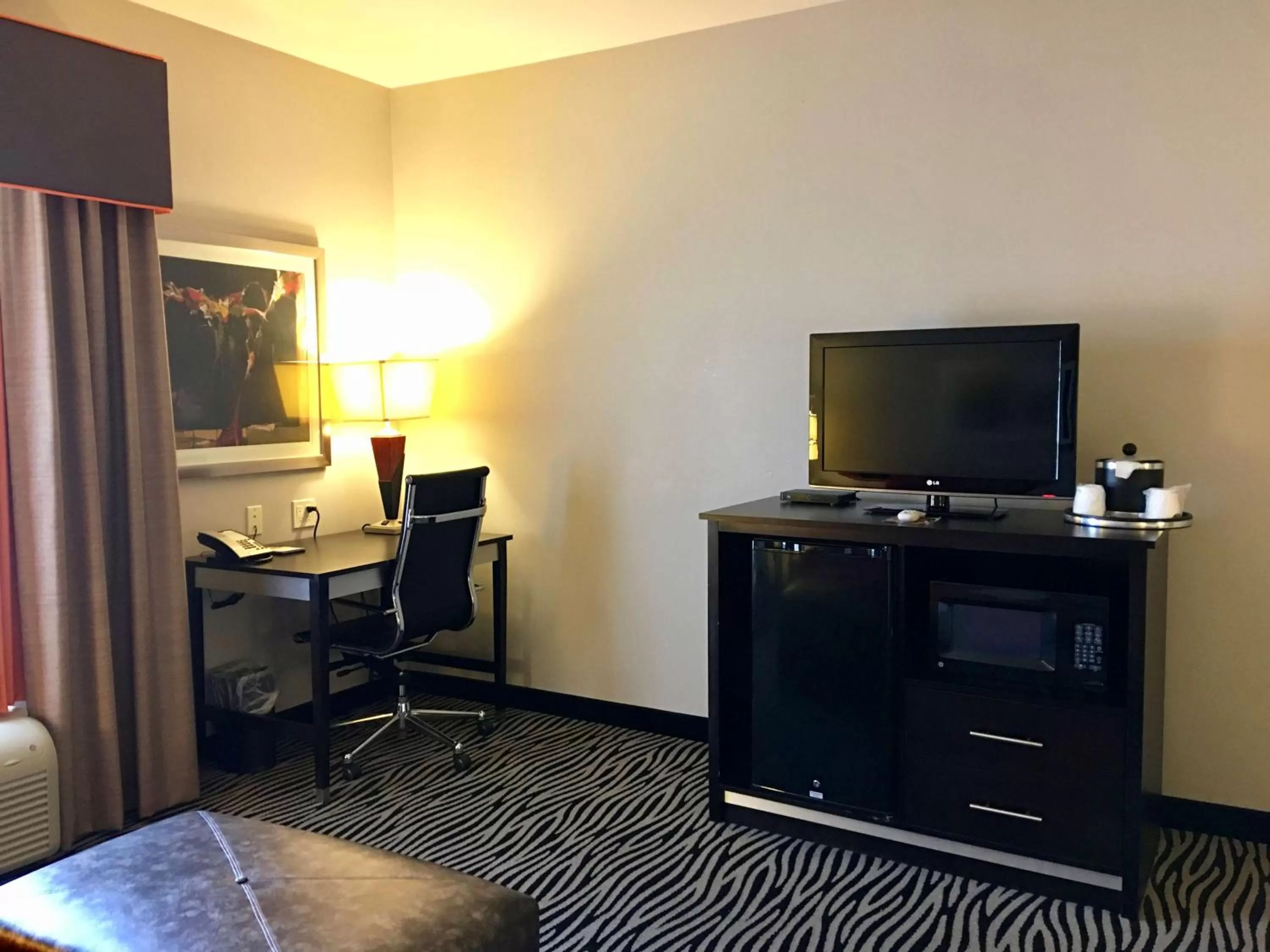 King Room with Sofa Bed in Hampton Inn and Suites Tulsa Central