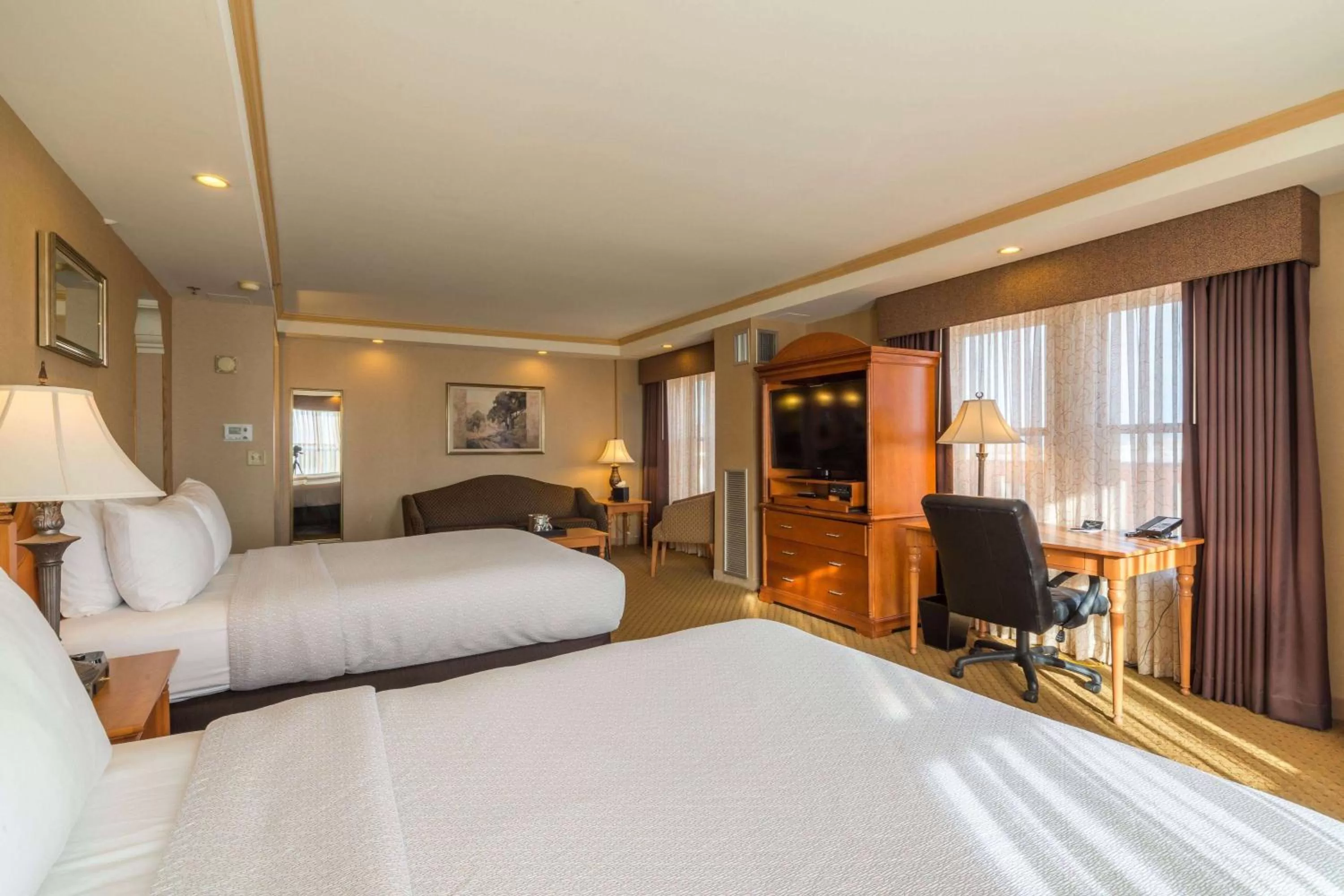 Deluxe Queen Room with Two Queen Beds - Non-Smoking in Ambassador Hotel Milwaukee, Trademark Collection by Wyndham