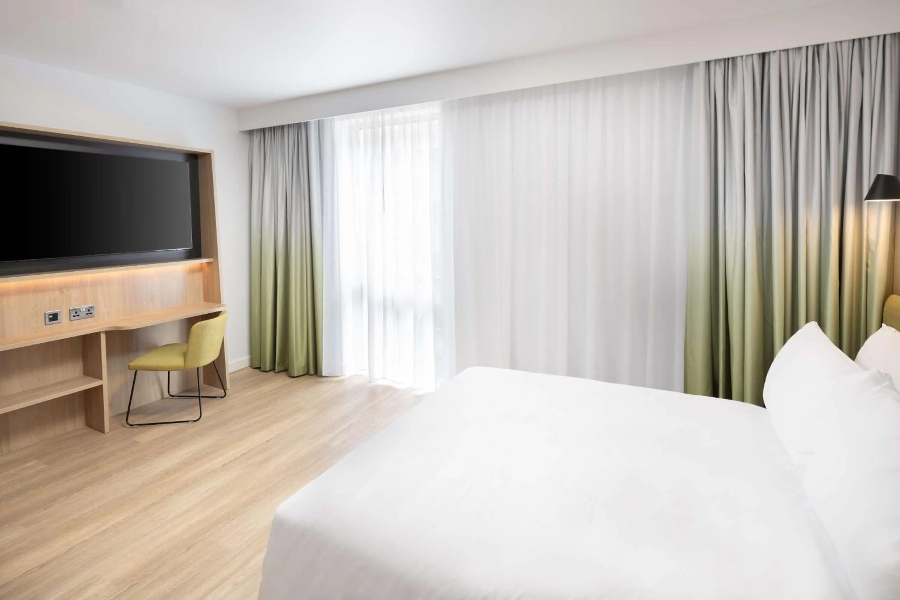 Queen Room - Mobility Access in Hampton By Hilton Rochdale