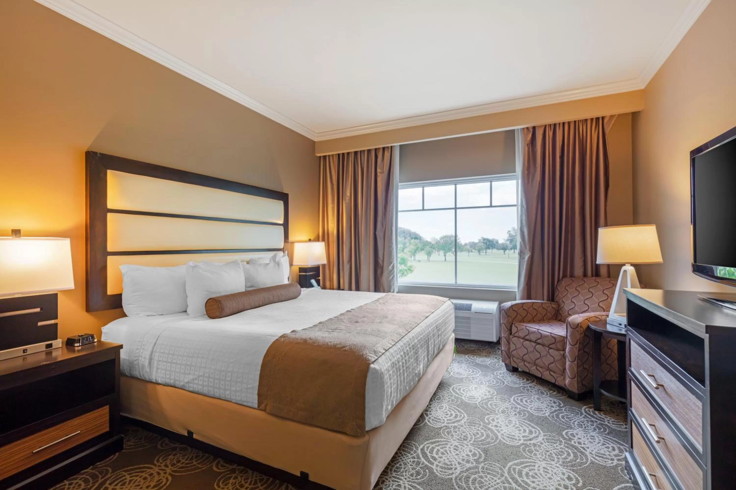 King Room with Bath Tub - Disability Access/Non-Smoking  in Best Western Plus Miami Airport North Hotel & Suites