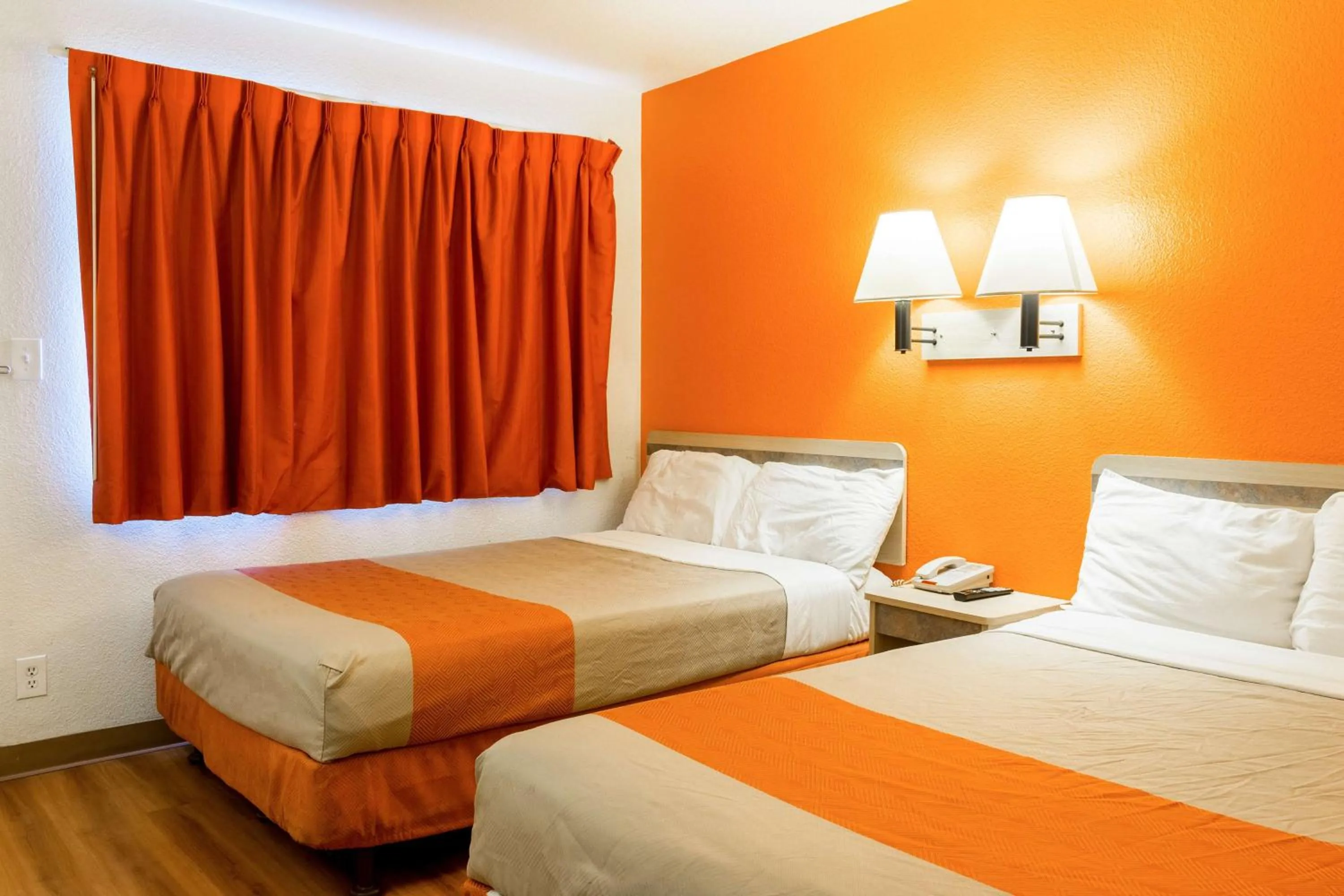 Double Room - Disability Access - Roll In Shower in Motel 6-Mojave, CA