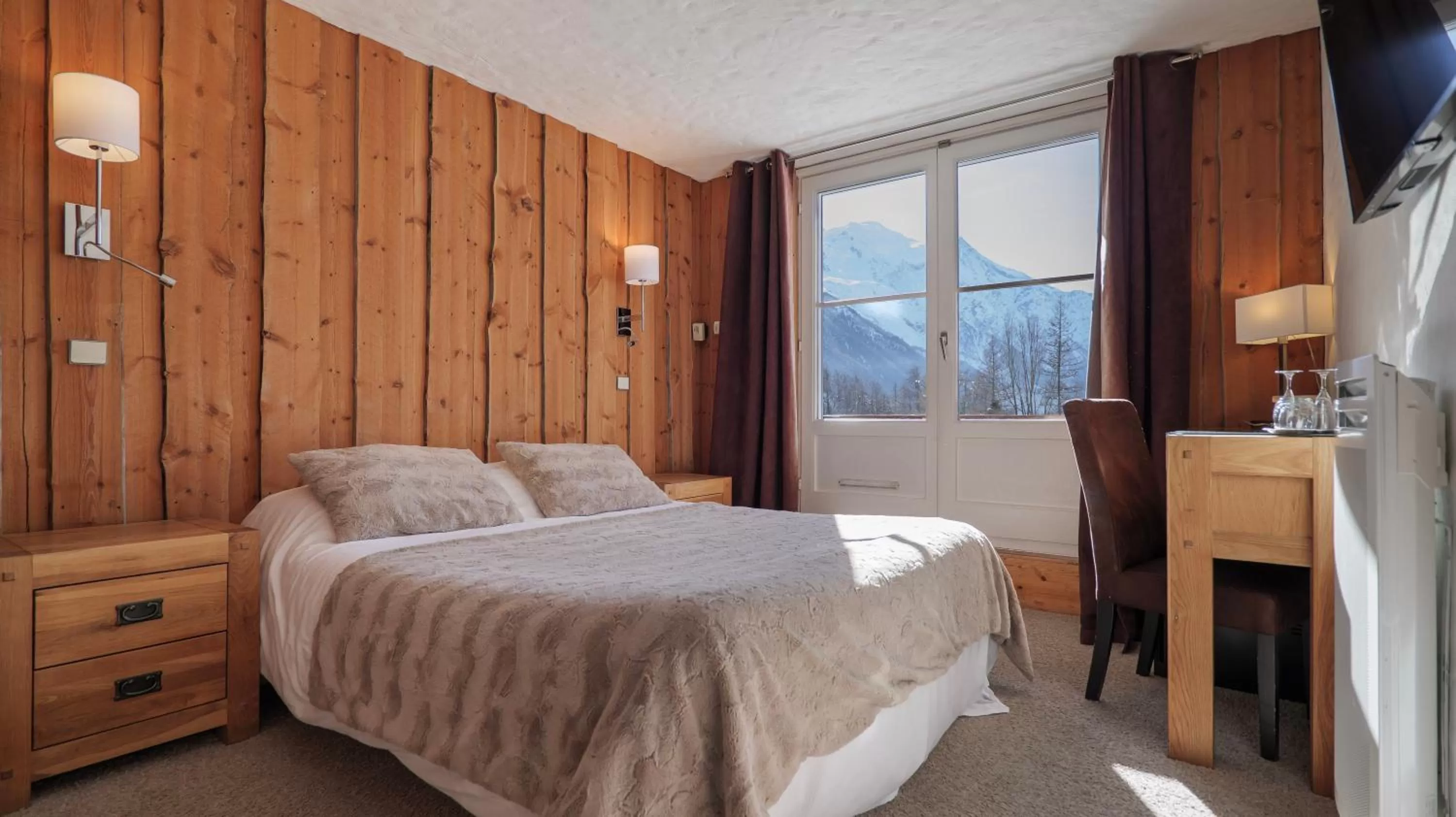 Superior Double Room with Mont-Blanc View in Hôtel Le Labrador