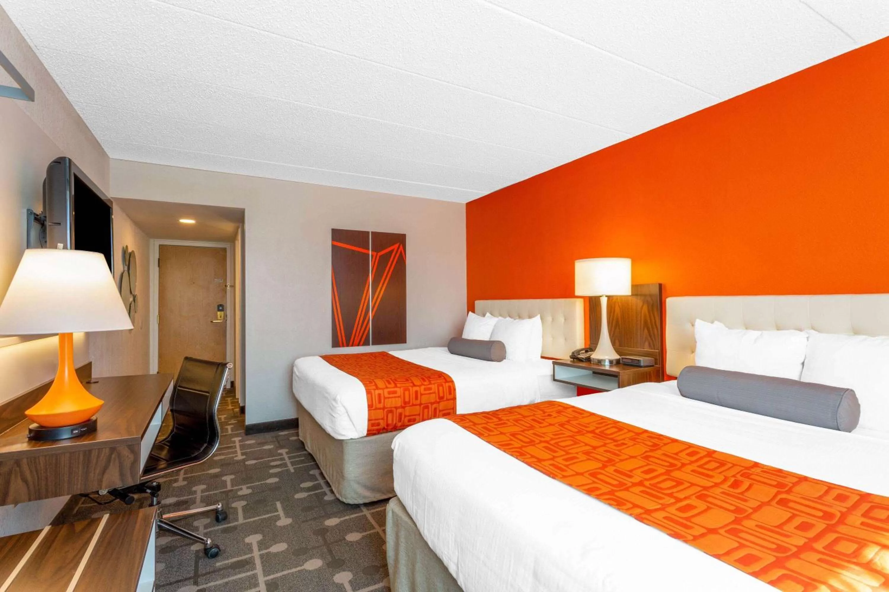 Queen Room with Two Queen Beds - Non-Smoking in Howard Johnson by Wyndham Portsmouth