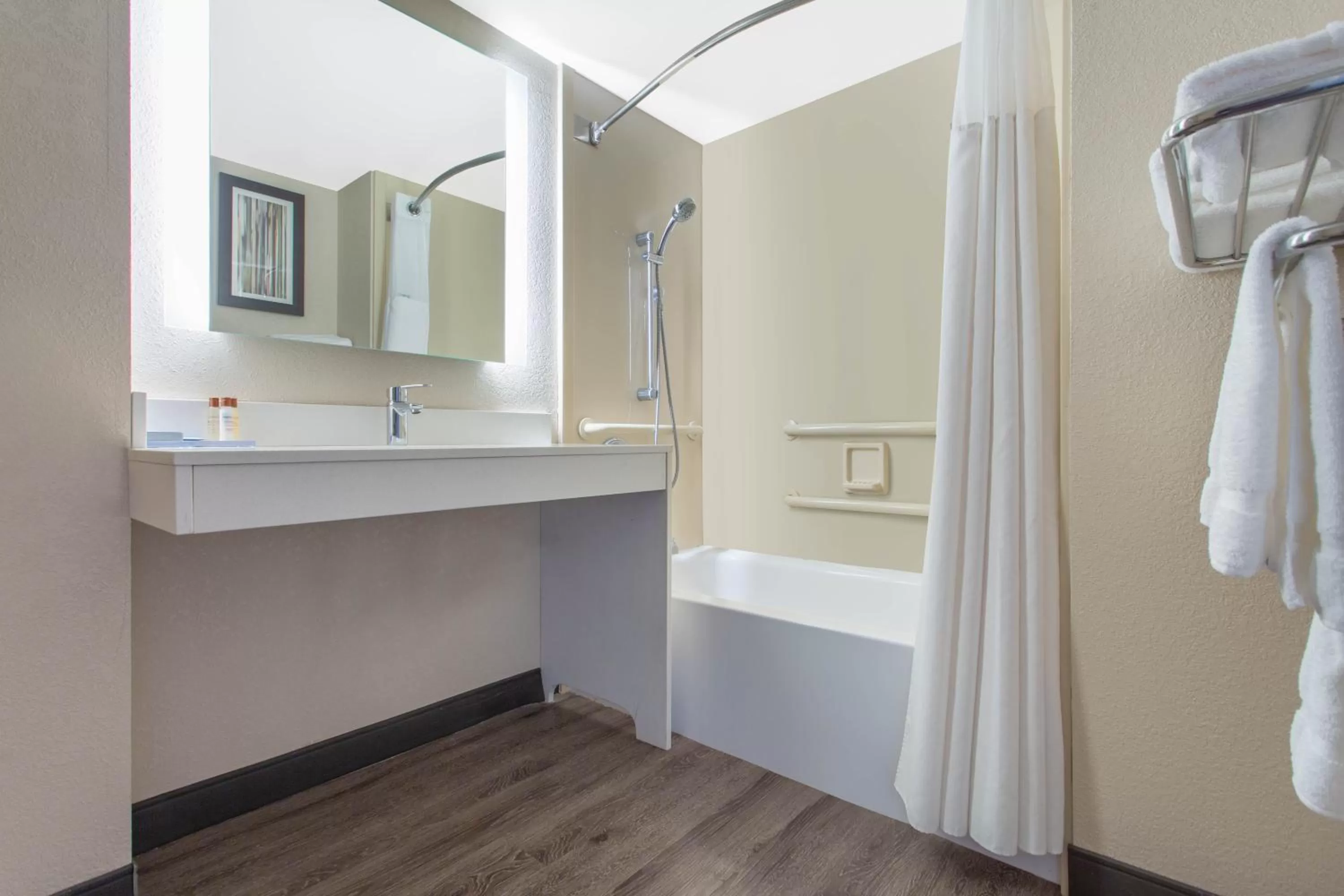 Deluxe King Room - Non-Smoking in Wingate by Wyndham Mechanicsburg