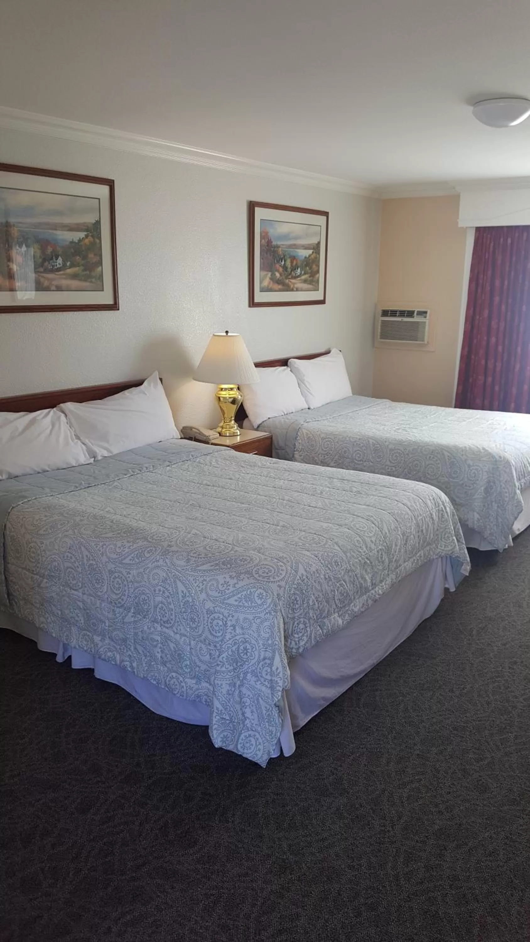 Queen Room with Two Queen Beds with Kitchenette in Merrill Field Inn