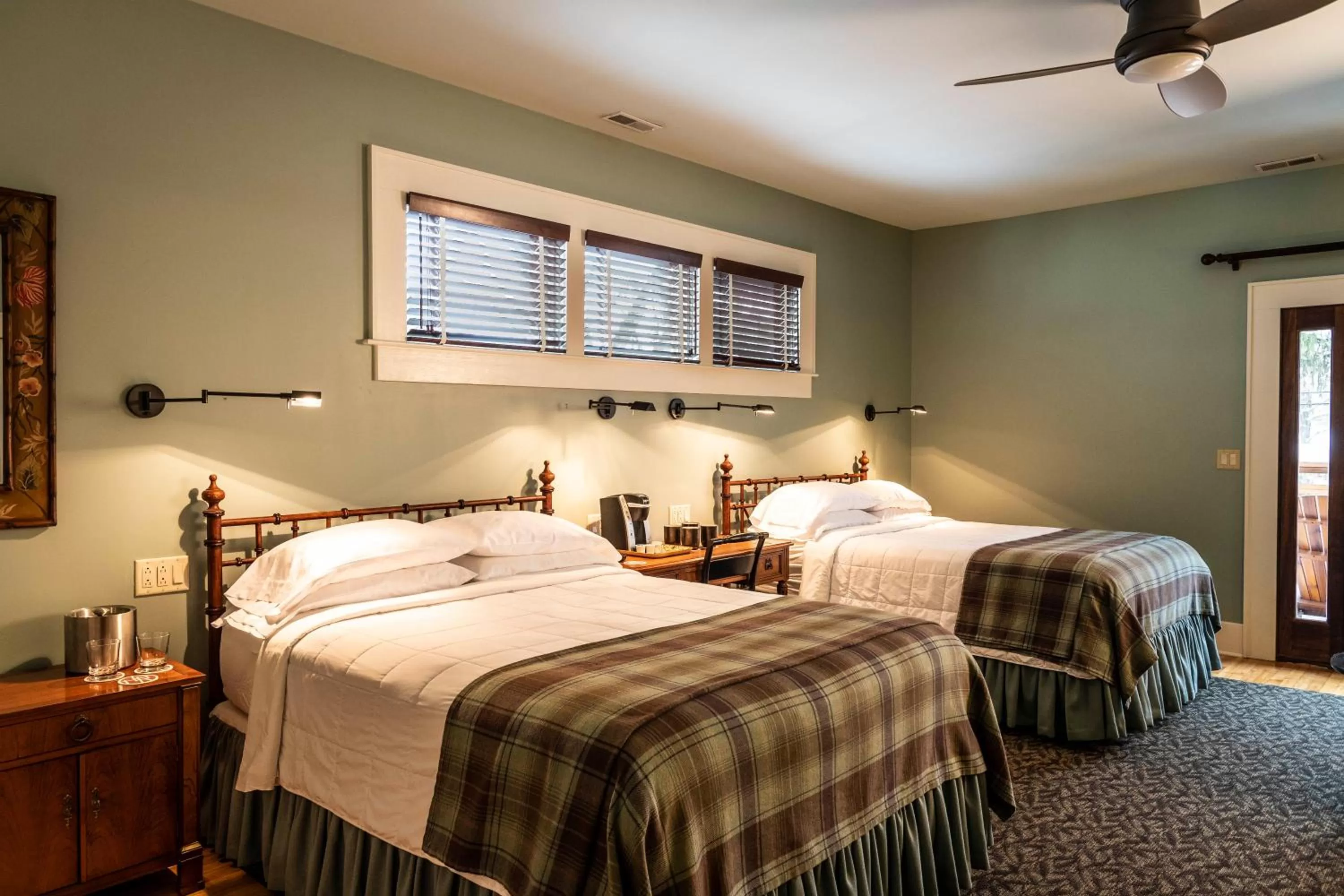 Apartment with Balcony in Hotel Broad Ripple