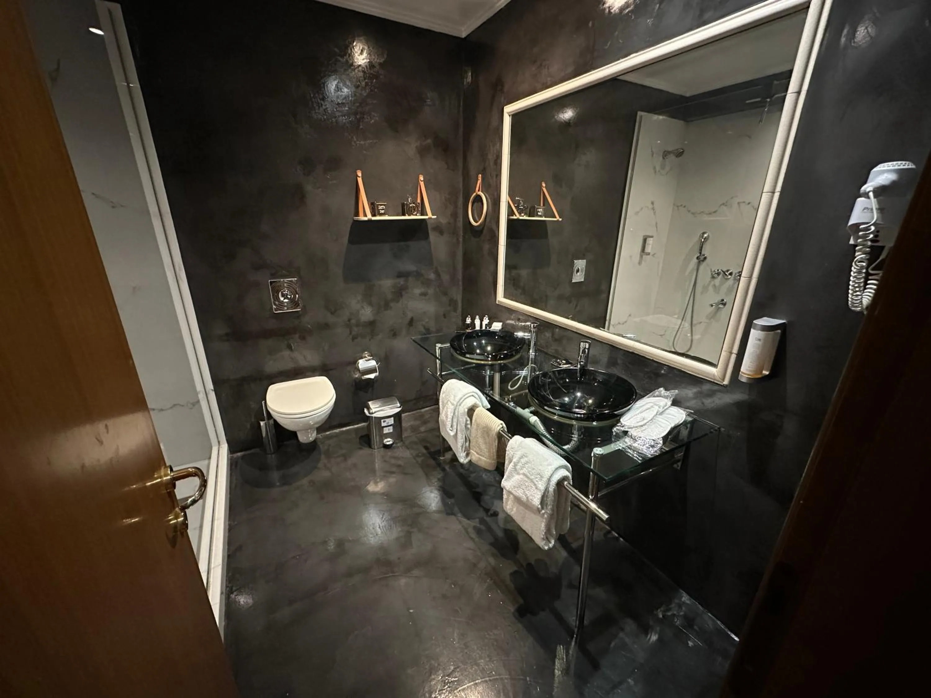 One-Bedroom Apartment in Andromeda Suites