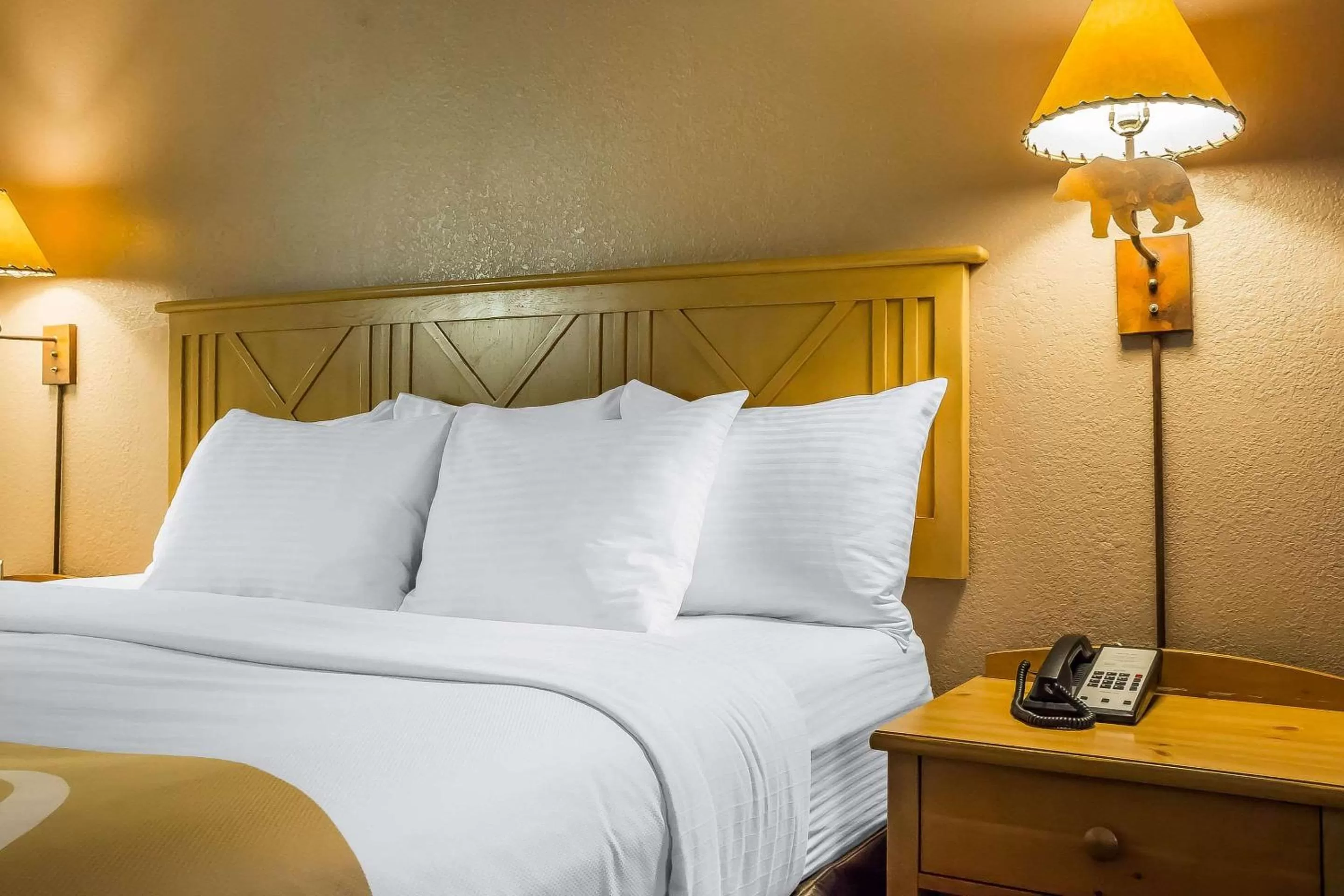 Queen Room - Accessible/Non-Smoking in Quality Inn Pinetop Lakeside
