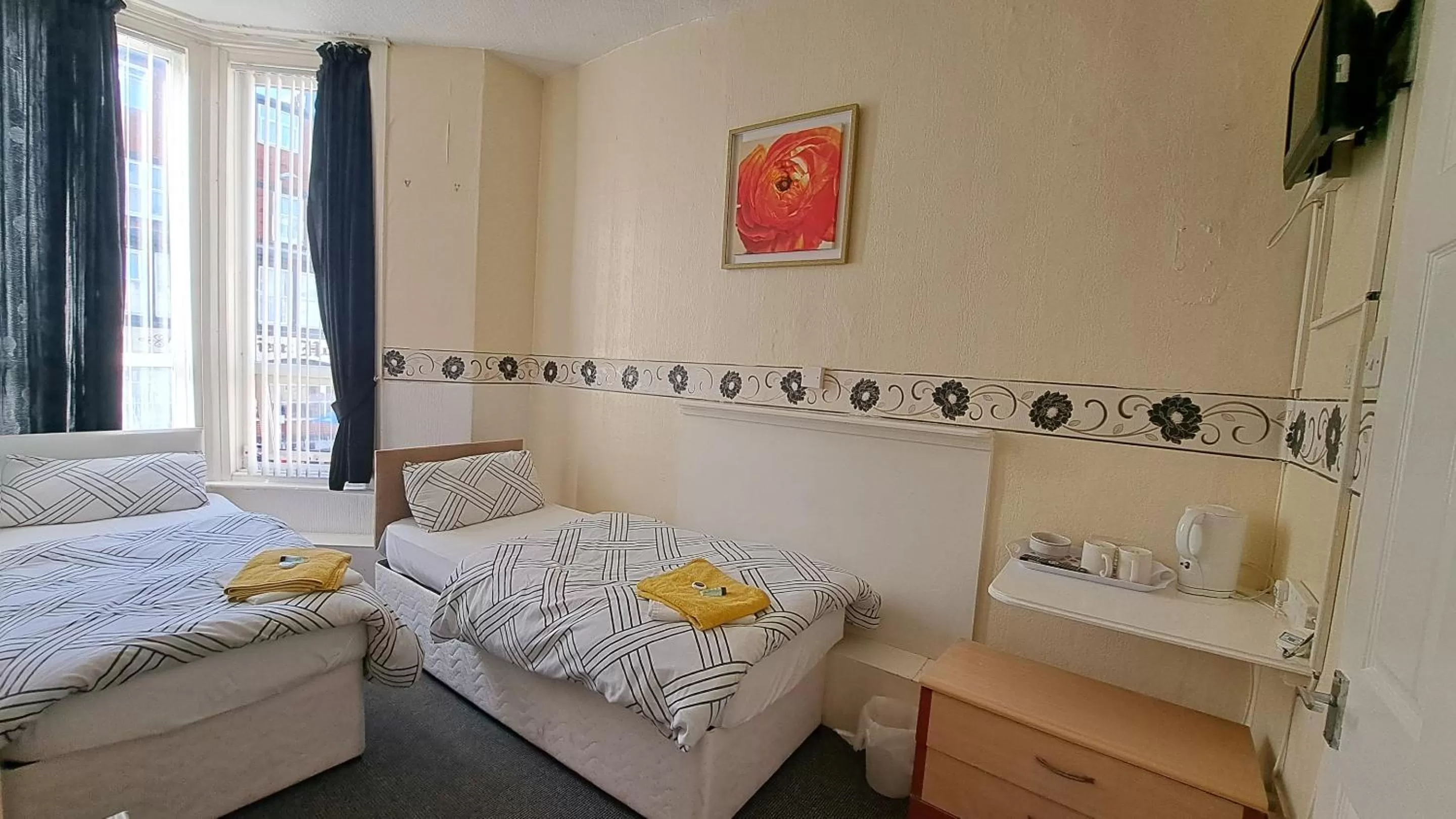 Twin Room with Private Bathroom in Fern Villa Hotel - Albert Road