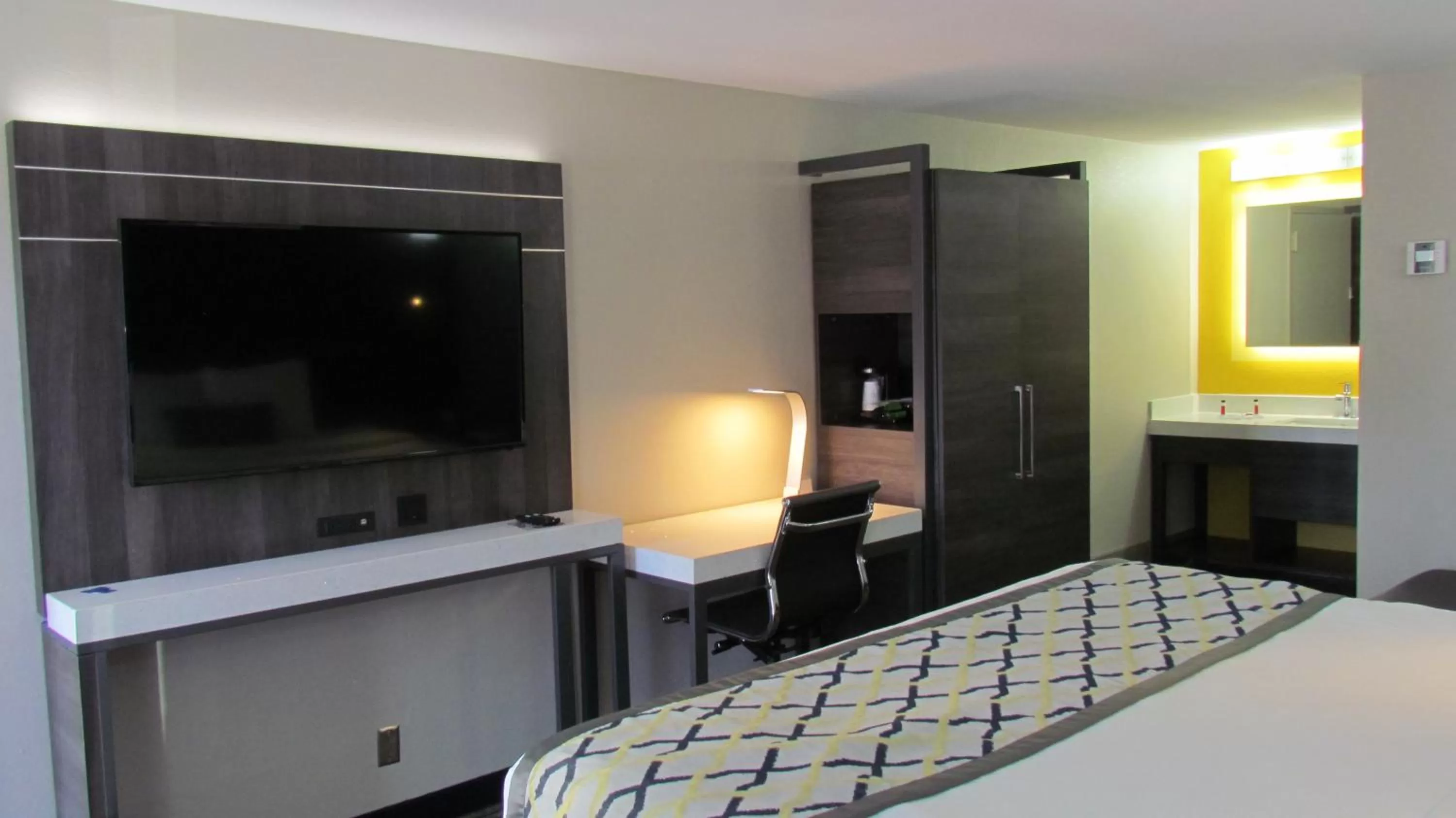 Deluxe One-Bedroom Suite- Non-Smoking in Baymont by Wyndham Murfreesboro