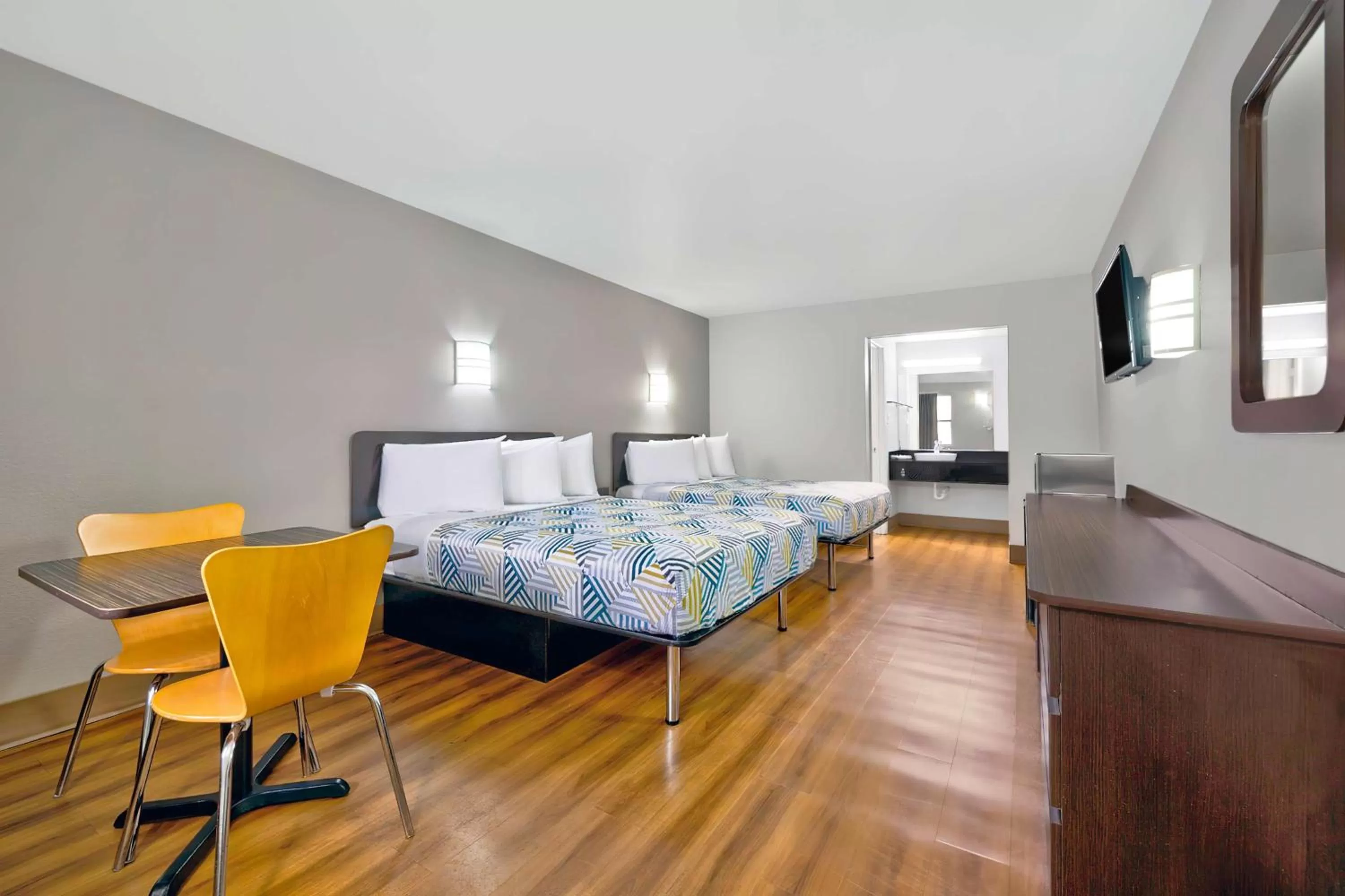 Queen Room with Two Queen Beds - Smoking in Motel 6-Plano, TX - Plano Northeast